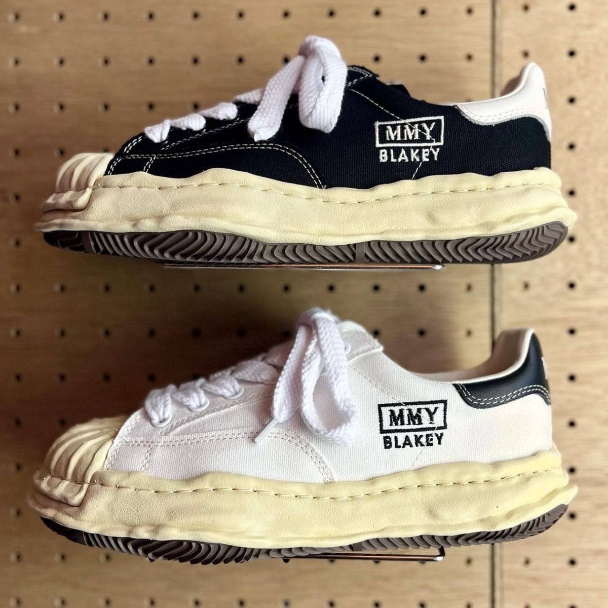 Yasuyu dissolve shell shoes