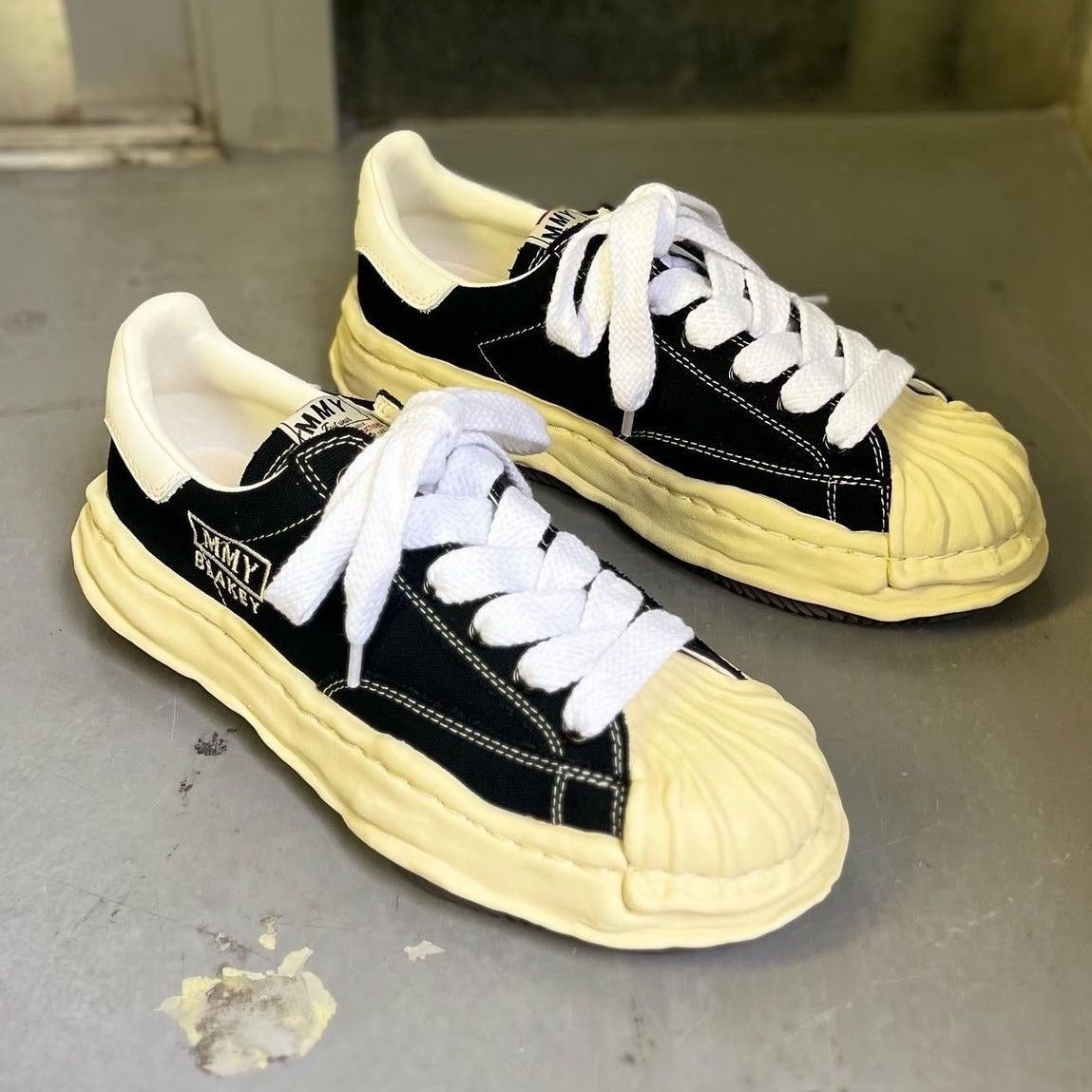 Yasuyu dissolve shell shoes