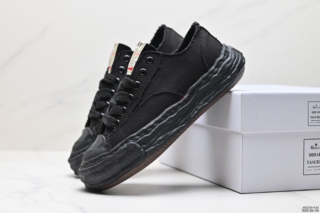 1:1 new all black shoes