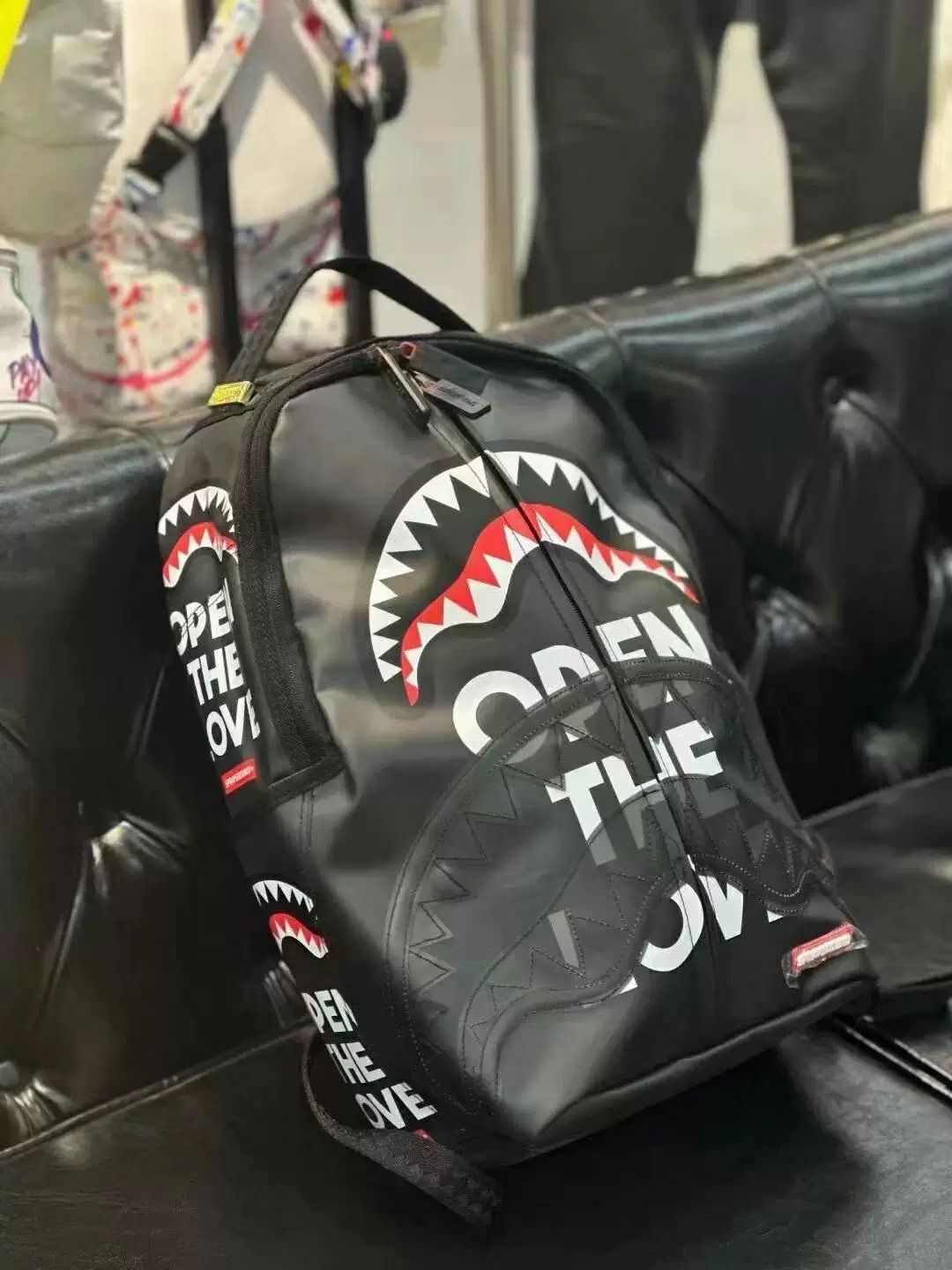Shark tooth black bagpack