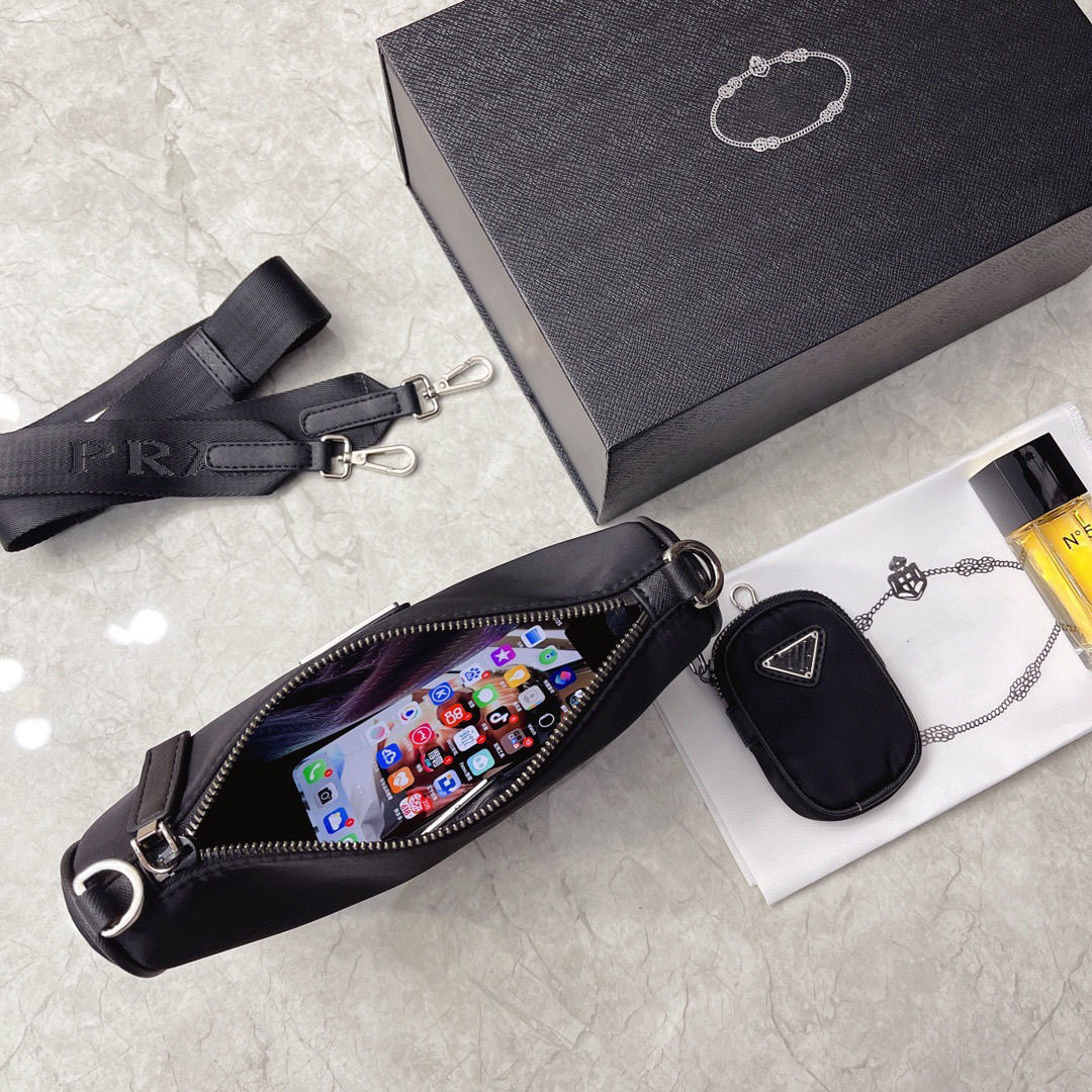 All black basic bagpack