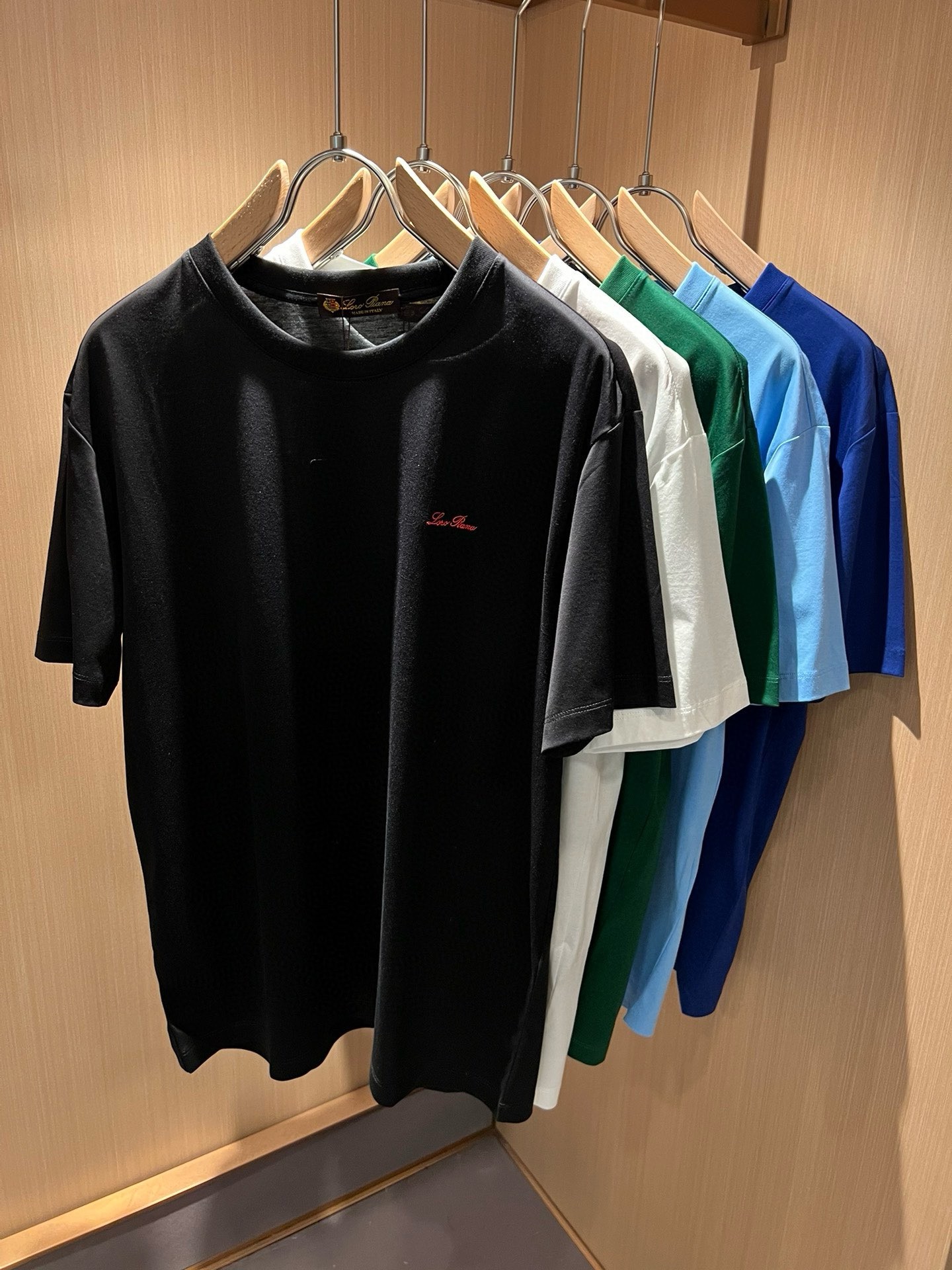 1:1 pure color logo embroidery simple tshirt