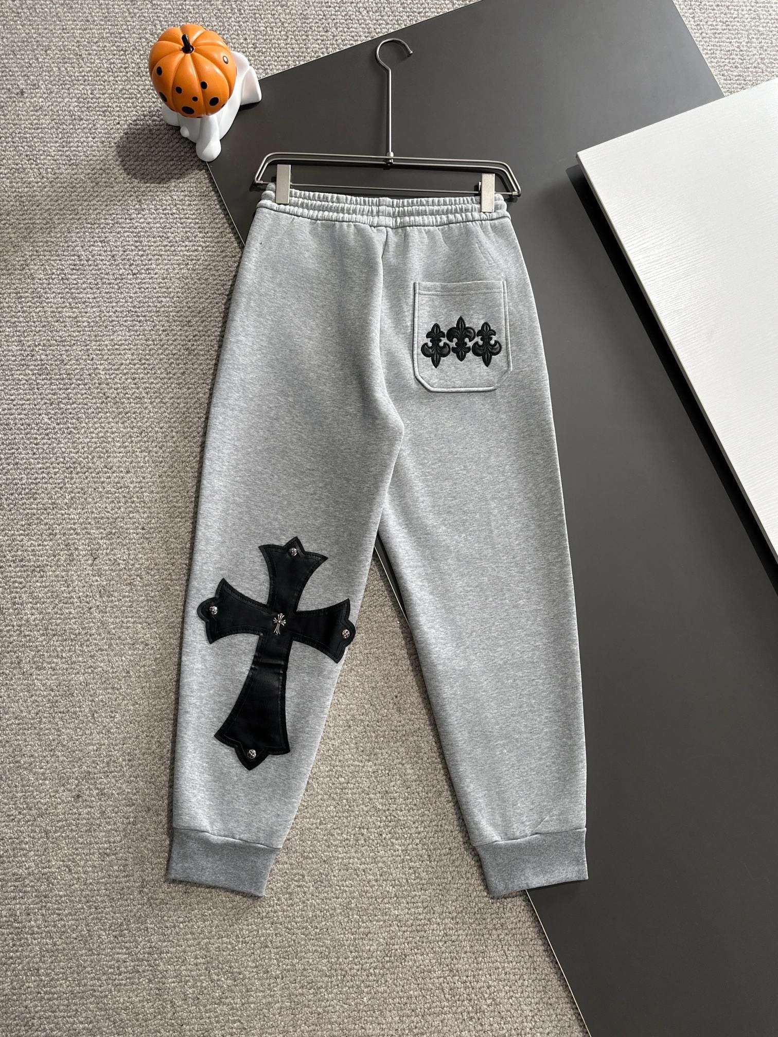 1:1 new front and back with leather patch sweat pant
