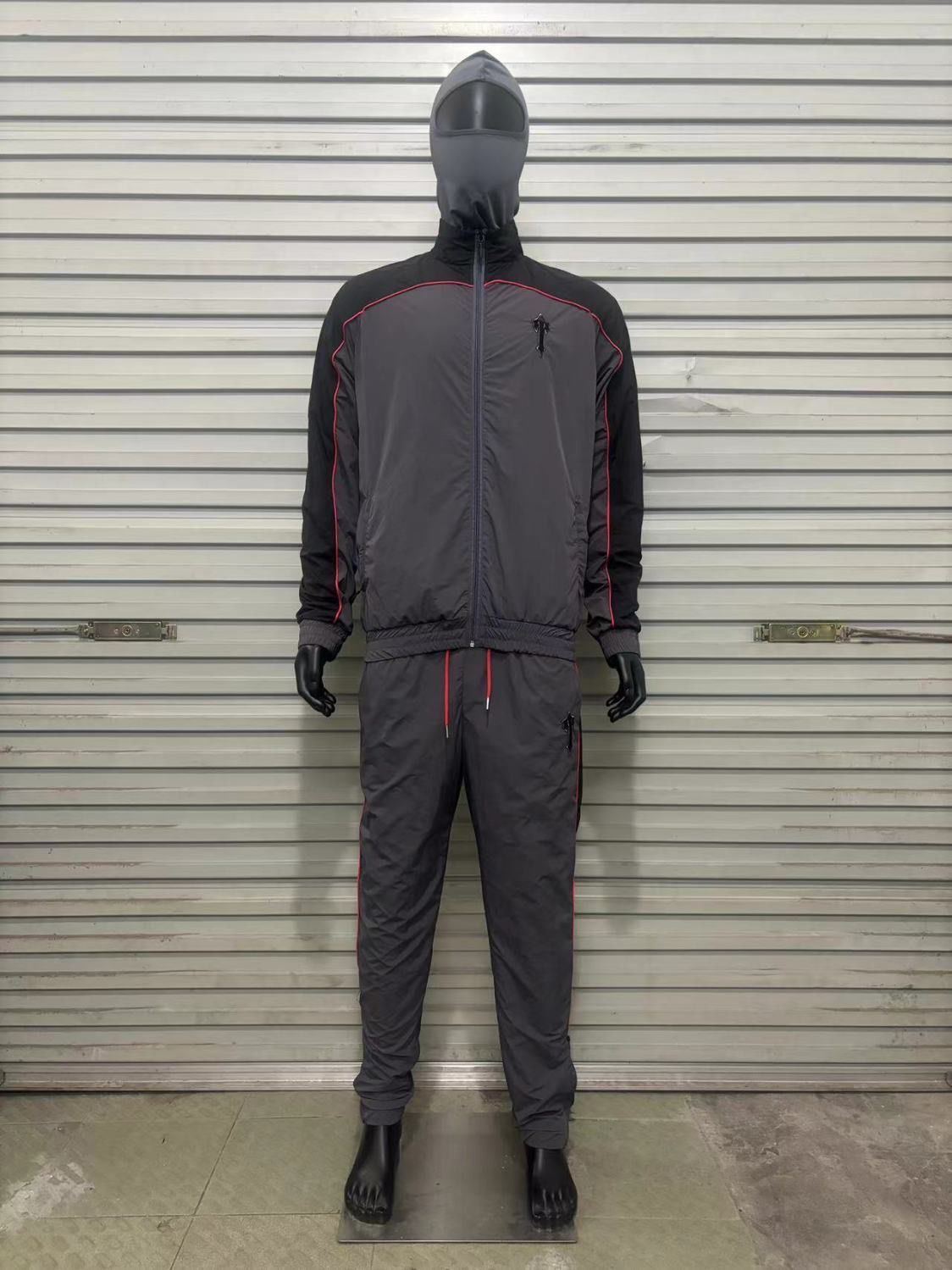 New dark grey with black color jacekt with pant tracksuit