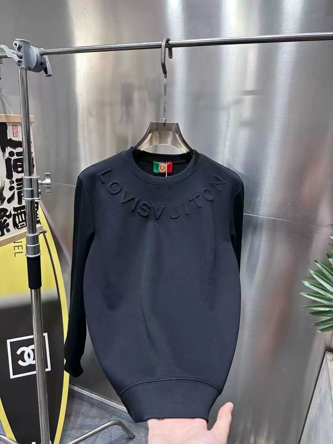 New black and white pure color crewneck