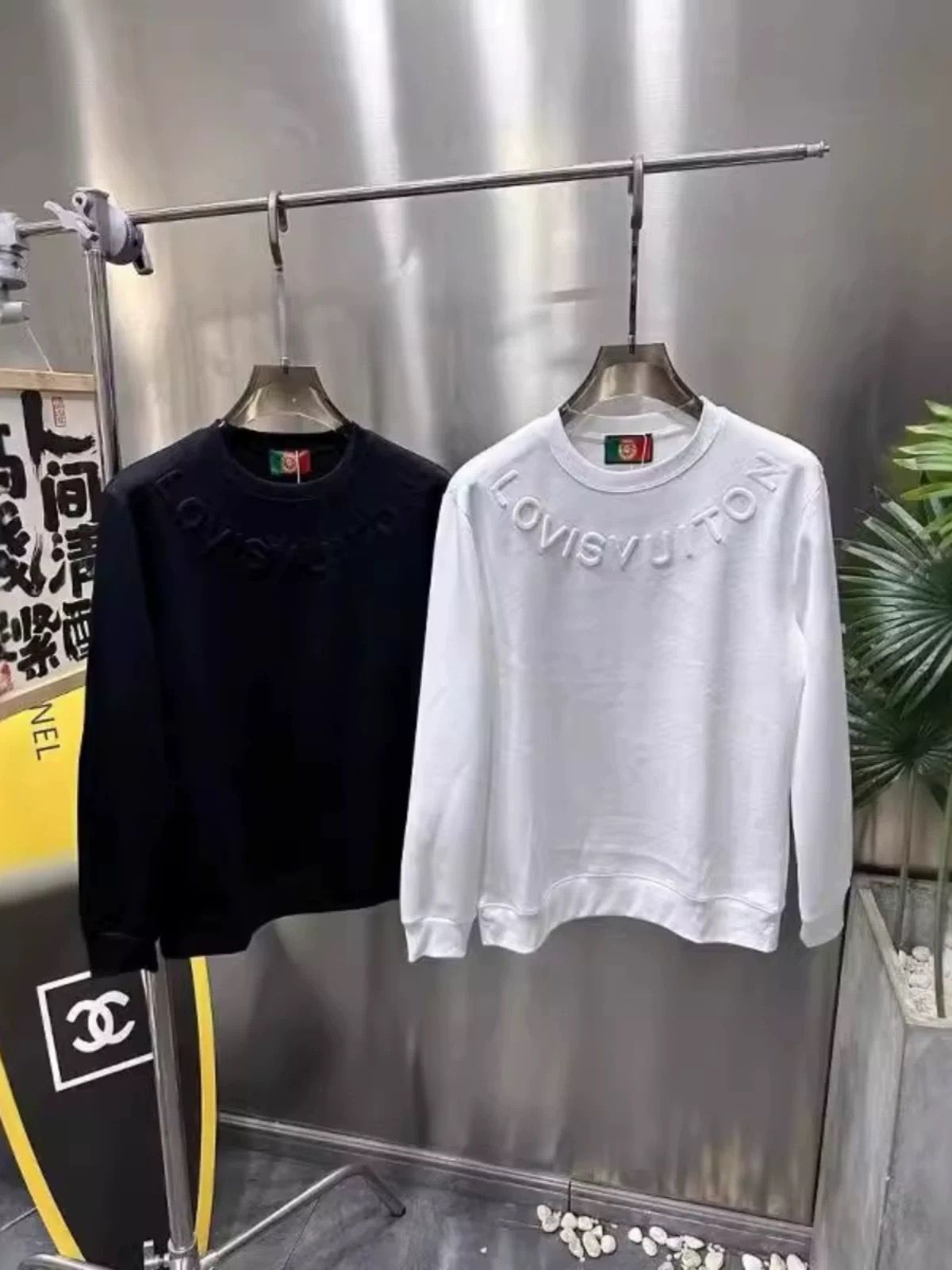 New black and white pure color crewneck