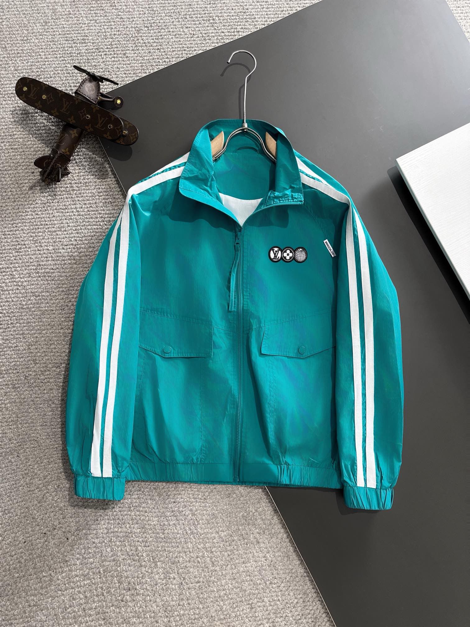1:1 Top version lake blue color with logo embroidery jacket