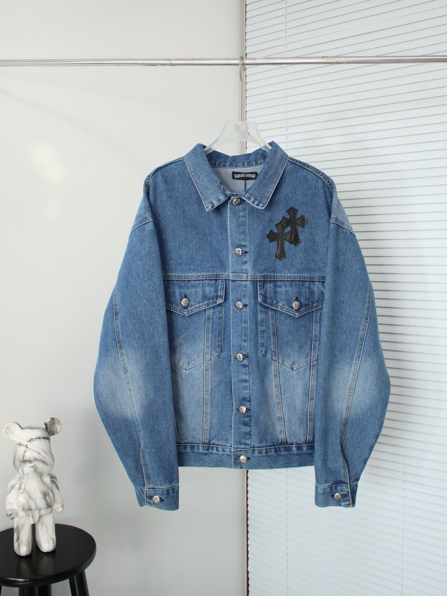 1:1 Version new arrival blue with black logo denim jacket