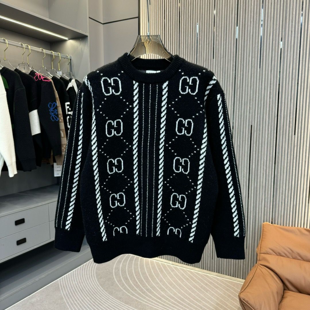 1:1 top version jacquard black with white sweater