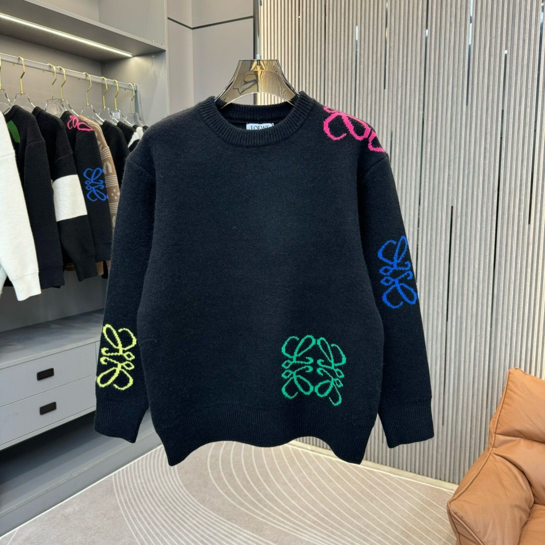 1:1 Top version black with colorful logo sweater