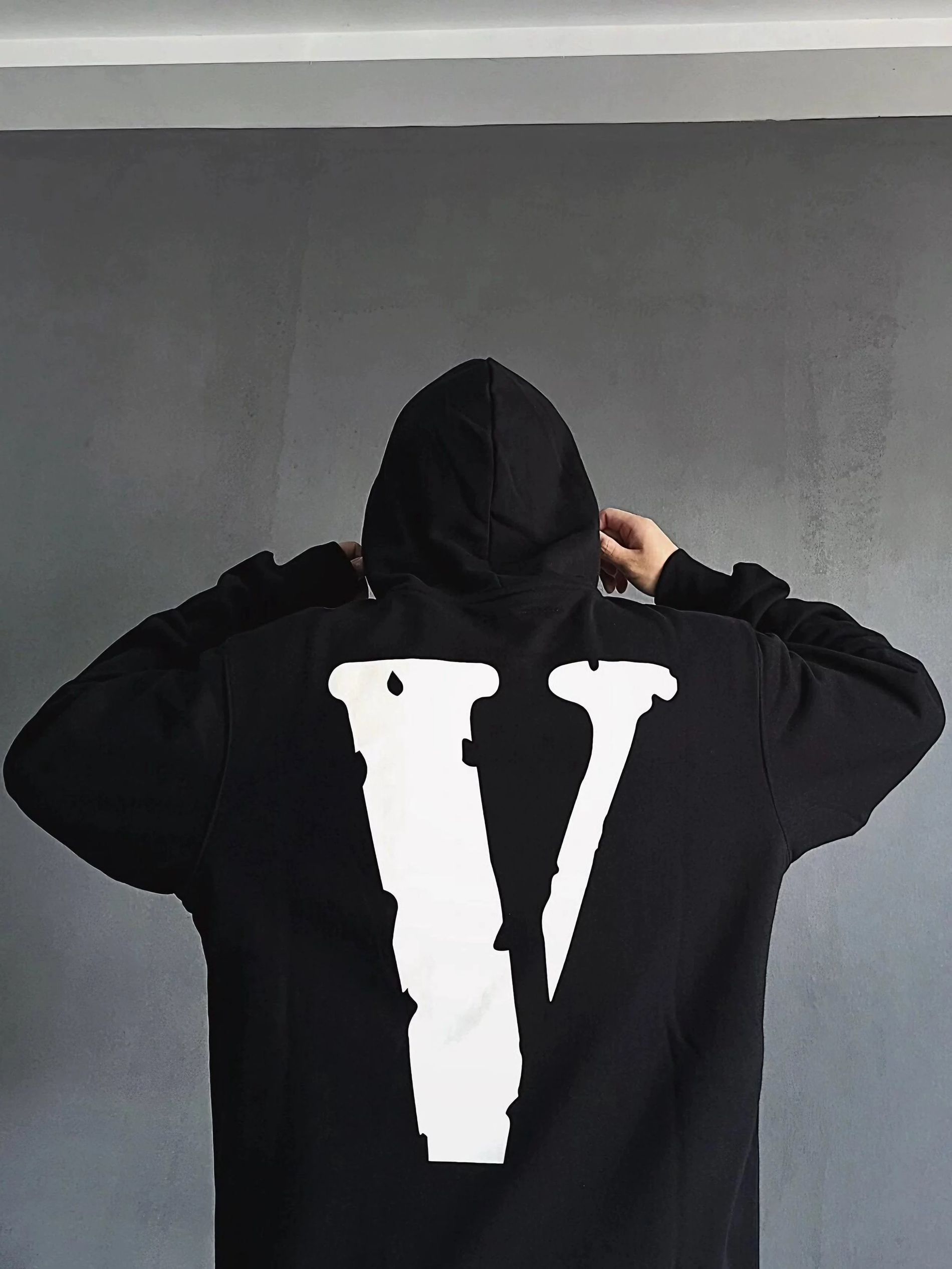 1:1 Version new arrival black with big white logo hoodie