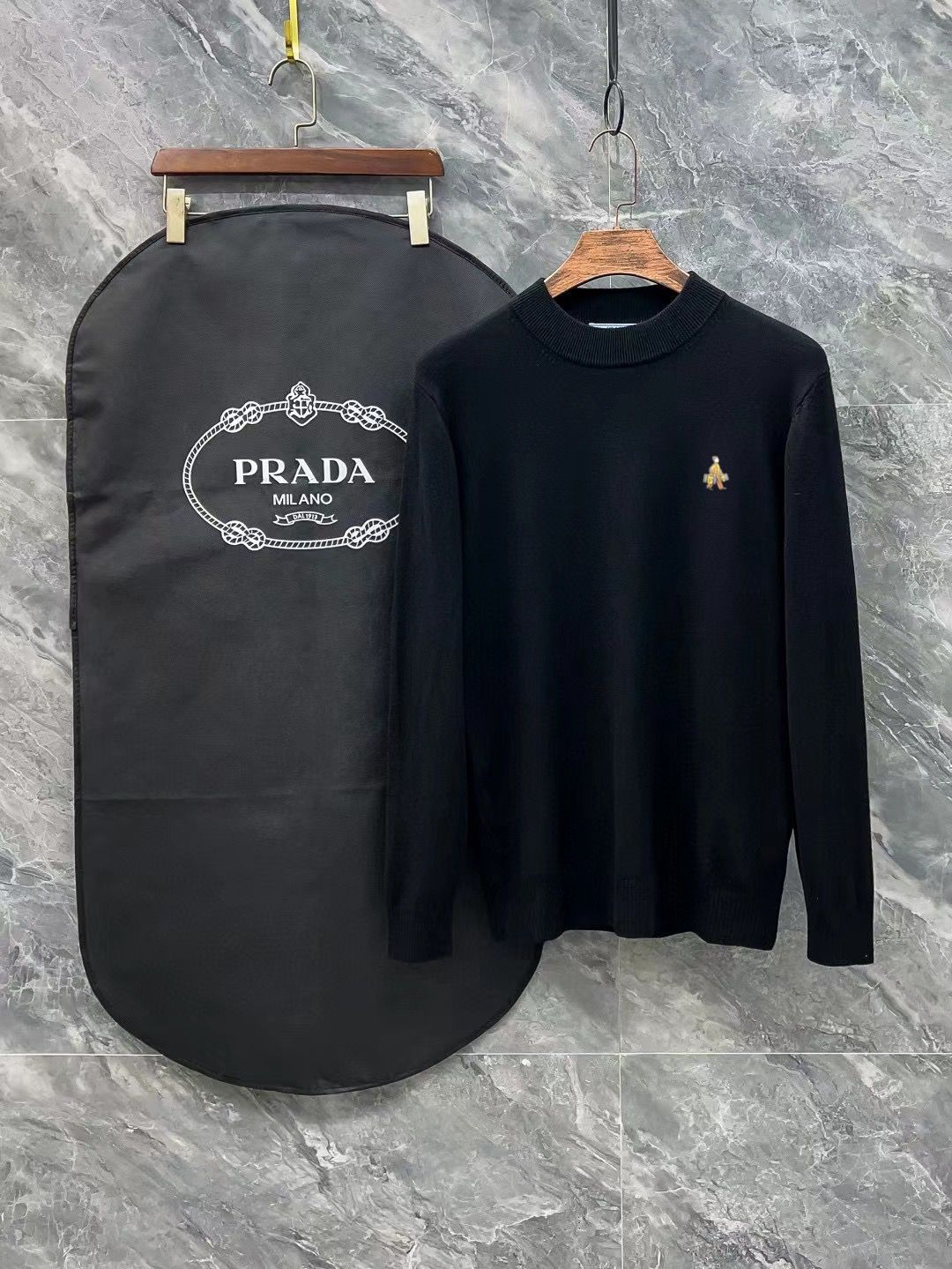 1:1 Version new yellow man logo sweater