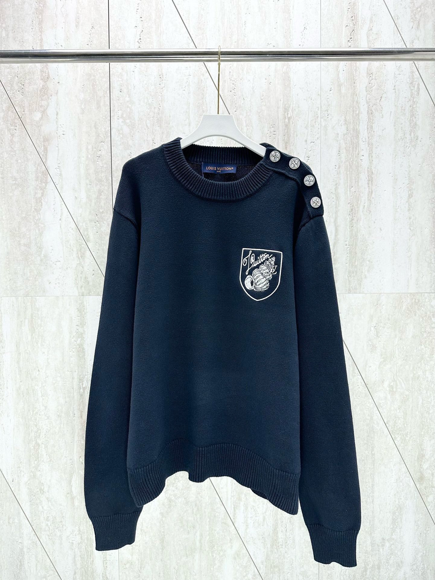 1:1 Top necklinee conch embroidery shoulder diamond button sweater