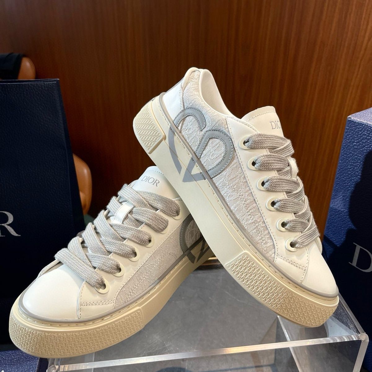1:1 Top version new arrival embroidery shoes
