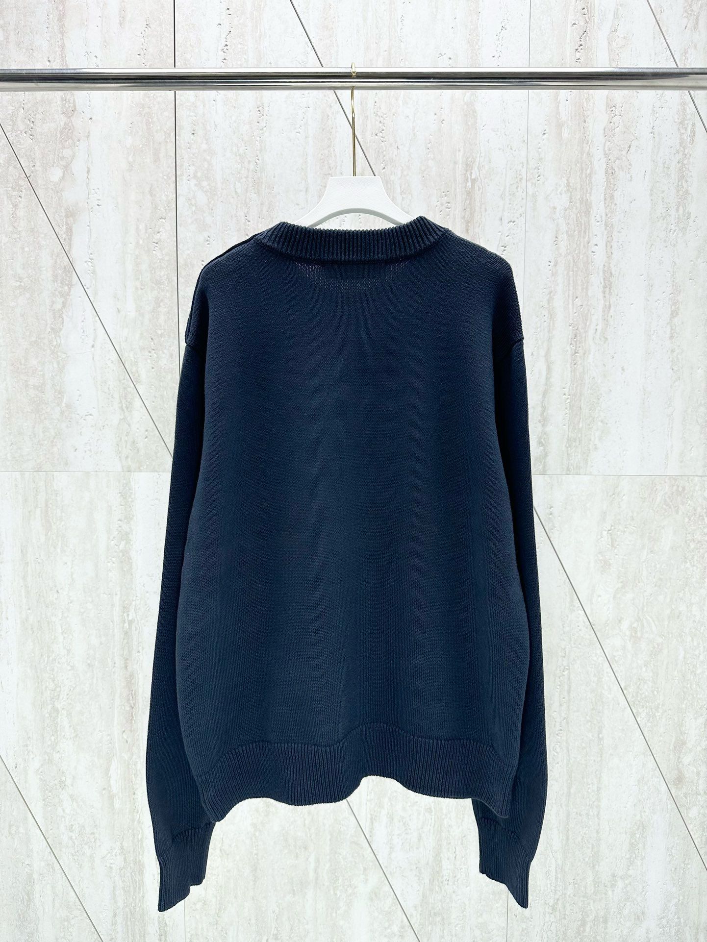 1:1 Top necklinee conch embroidery shoulder diamond button sweater