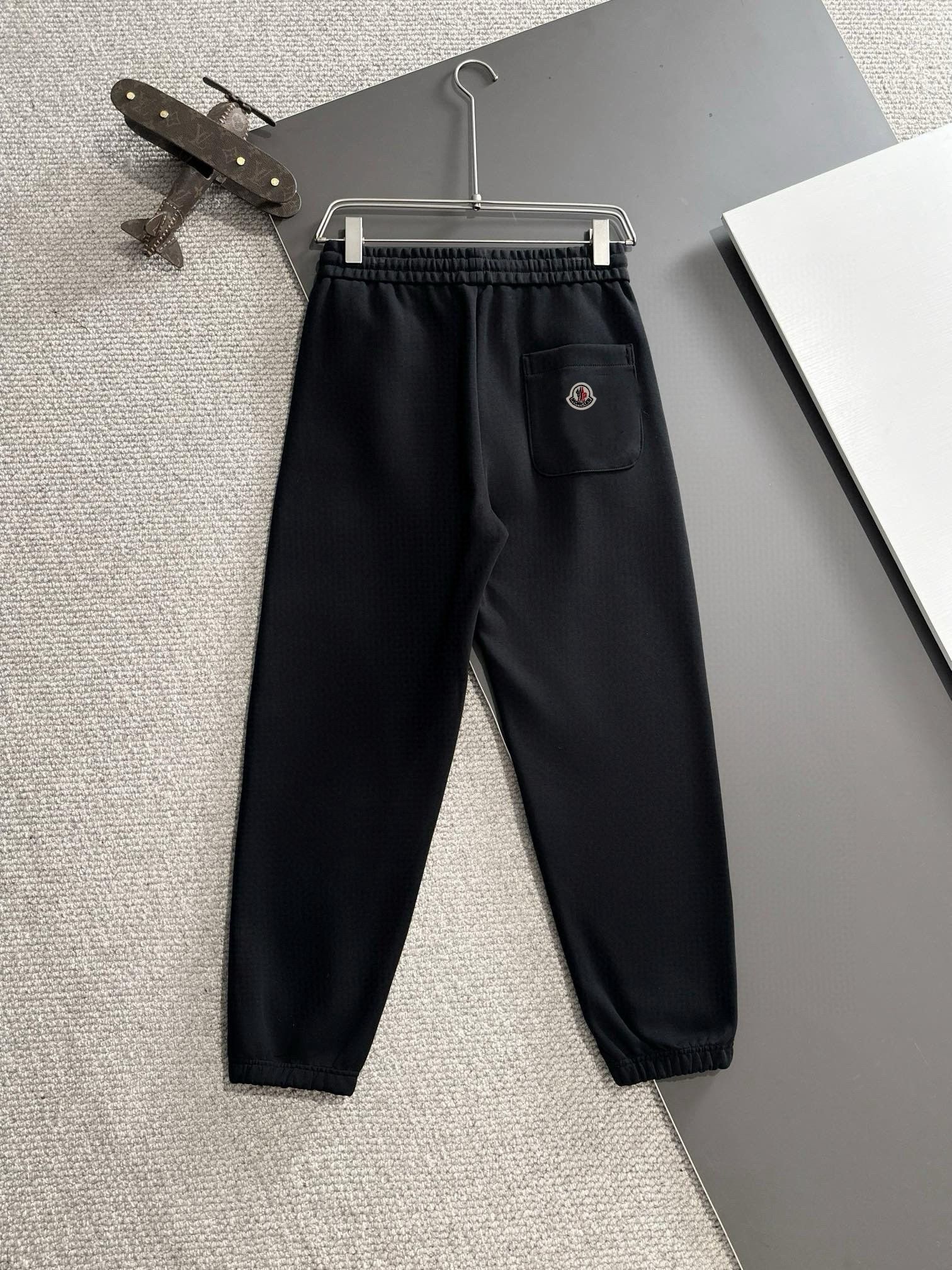 1:1 Version new arrival black with red logo pant