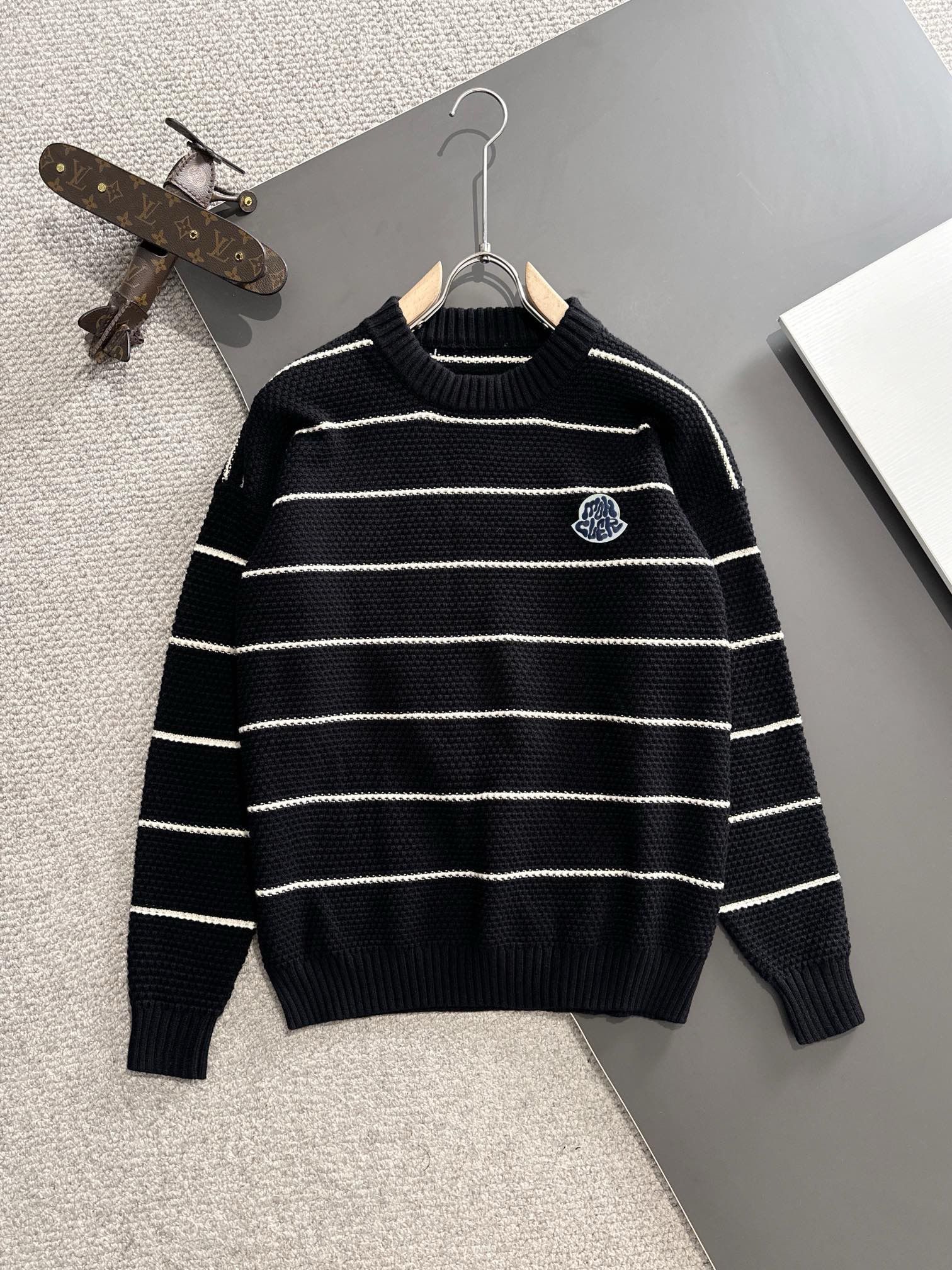 1:1 Top version wool blend logo emblem exquisite embroidery sweater