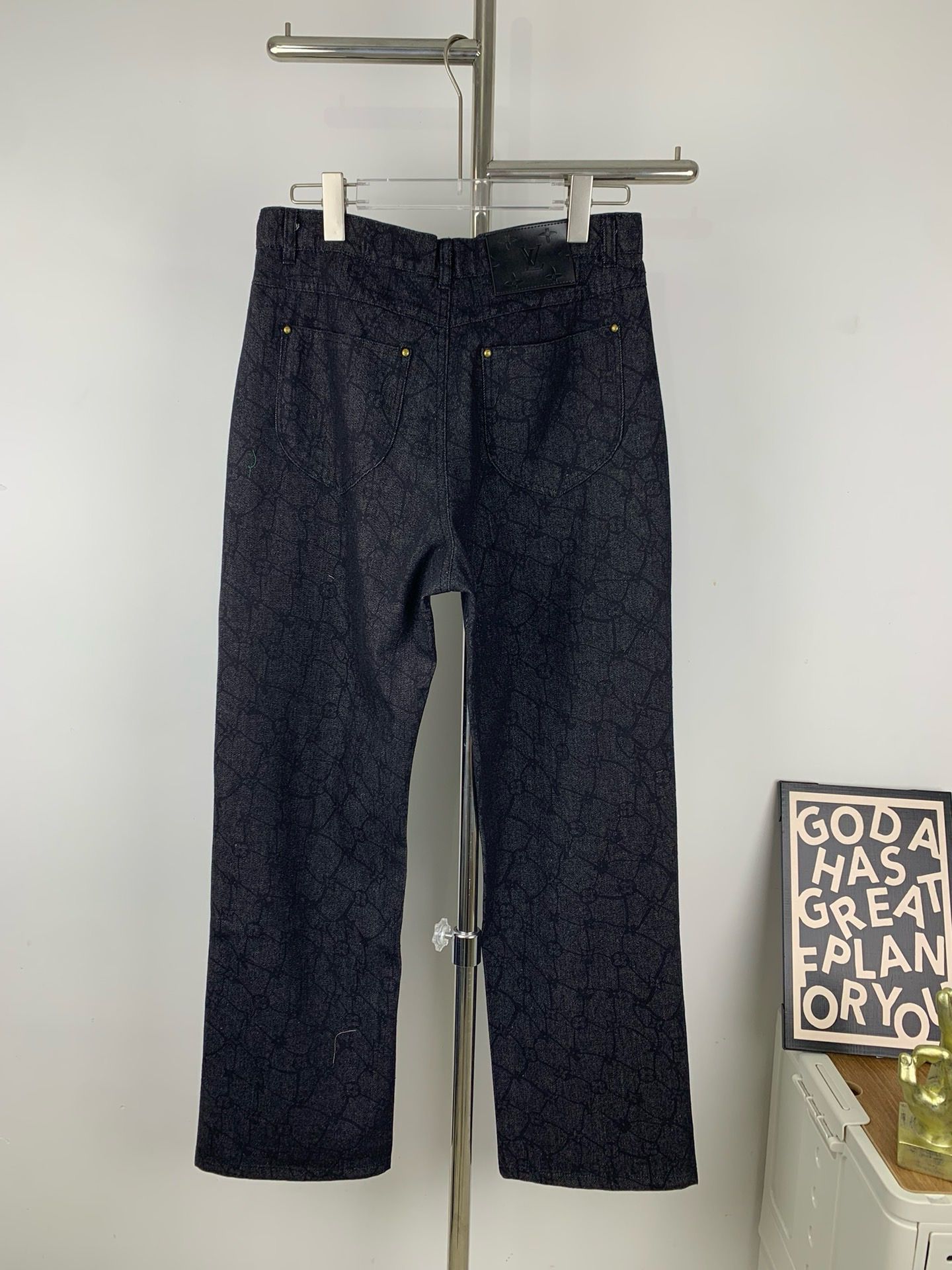New arrival black full logo jeans
