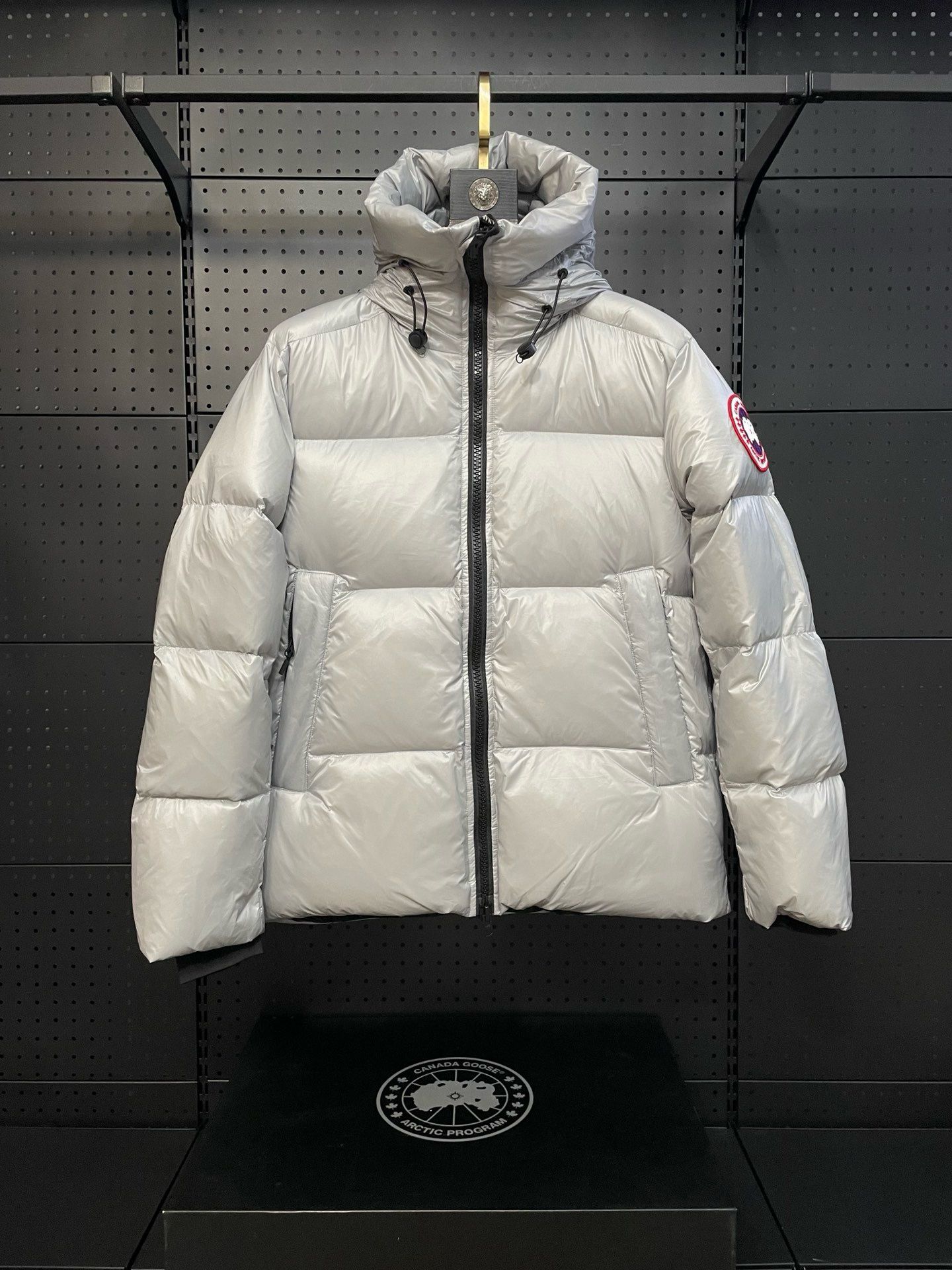 1:1 Top grey with red logo down jacket