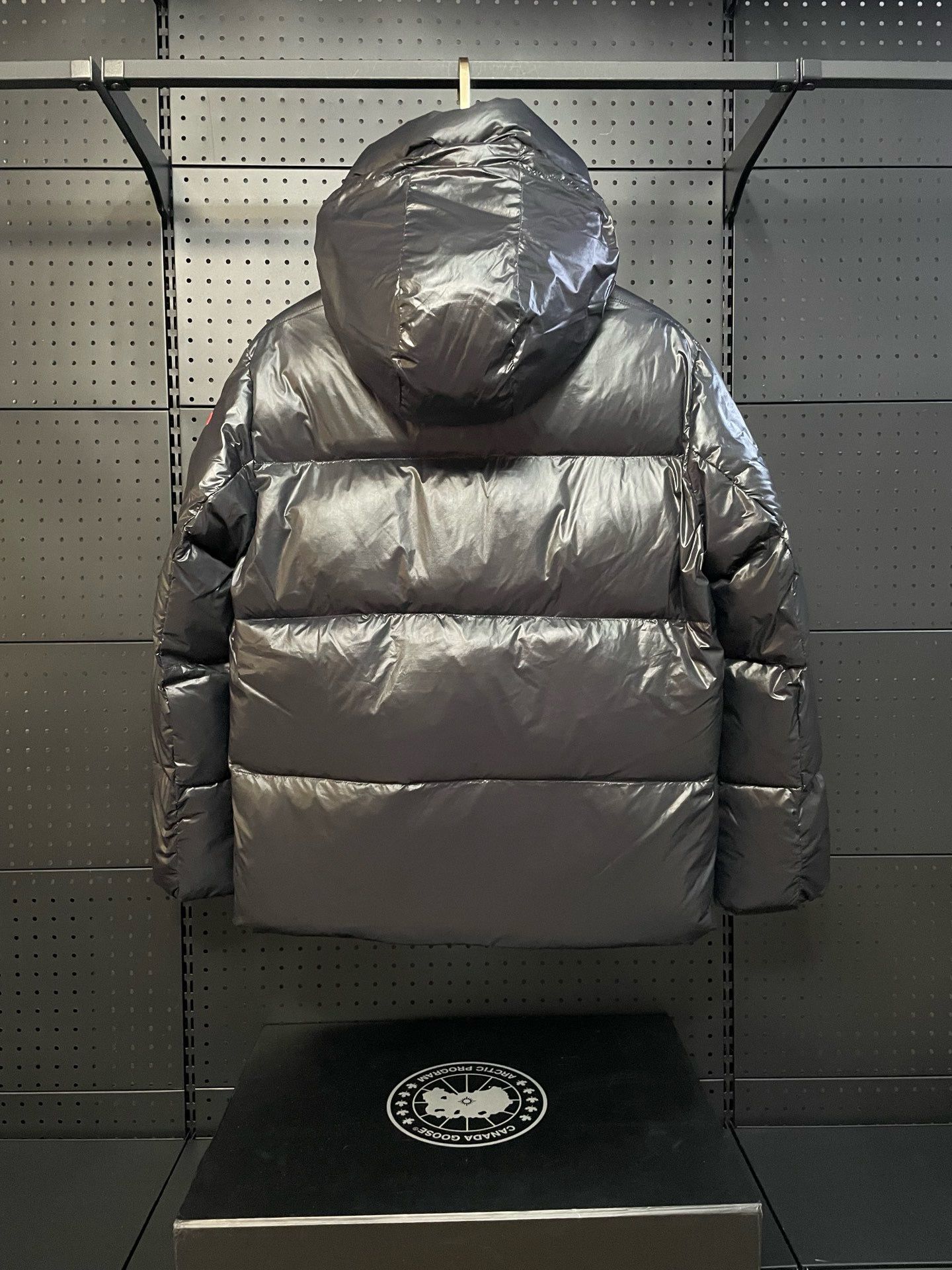 1:1 top puff black red logo down jacket