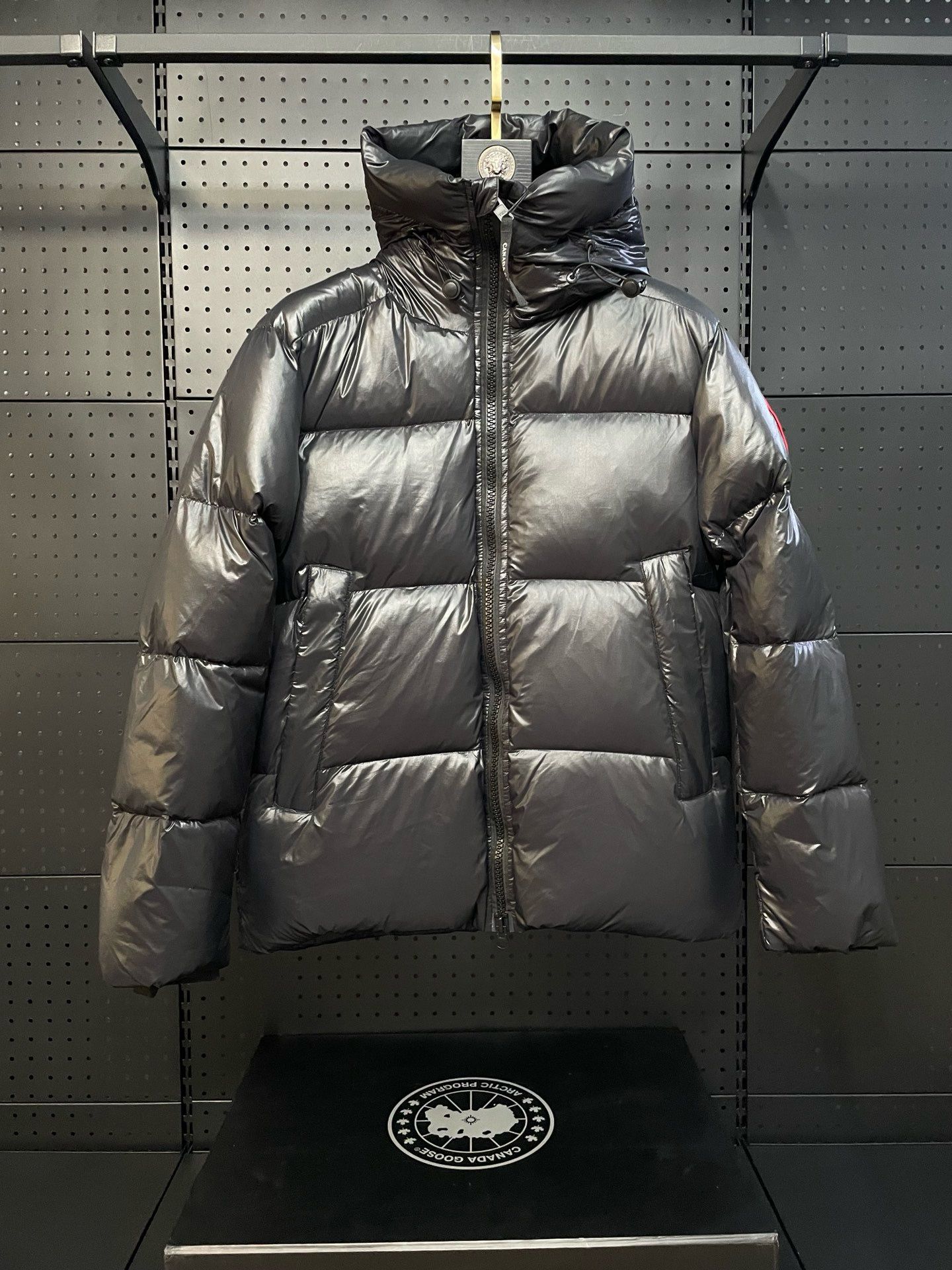 1:1 top puff black red logo down jacket