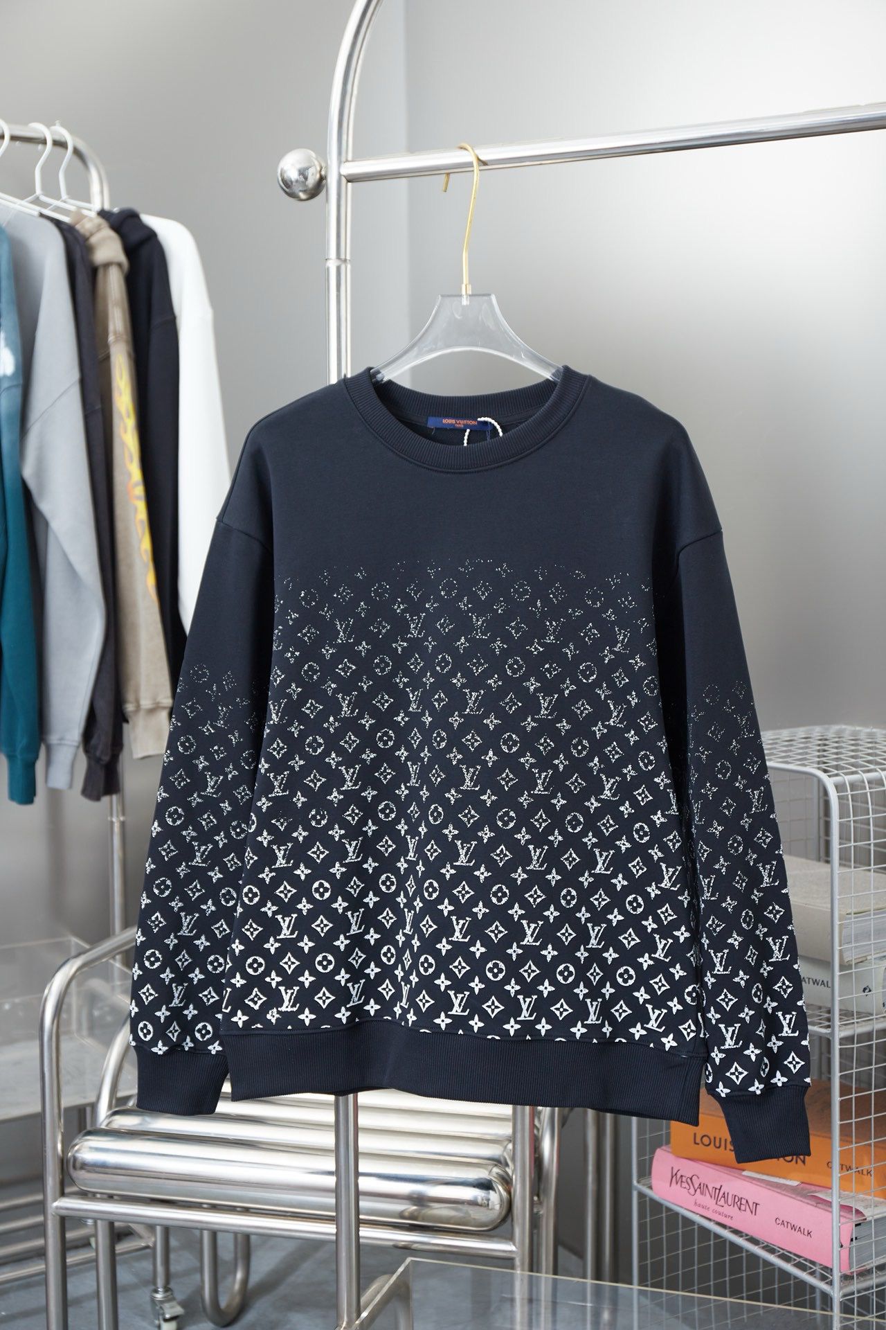 New gradient full logo crewneck