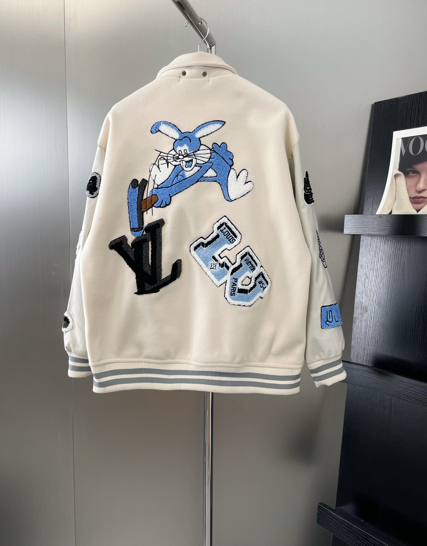 1:1 New arrival beige jacket