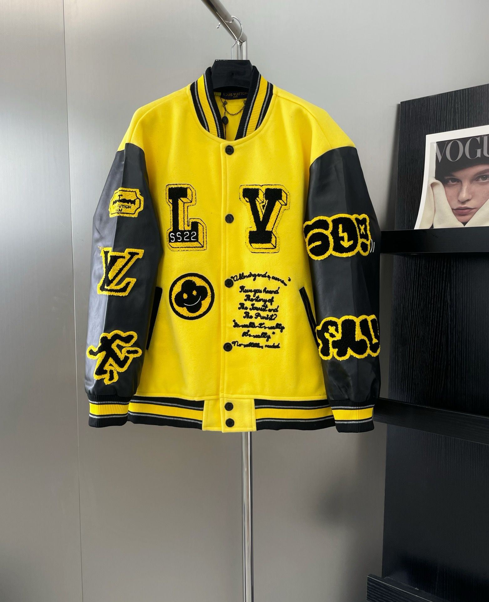 1:1 New yellow jacket