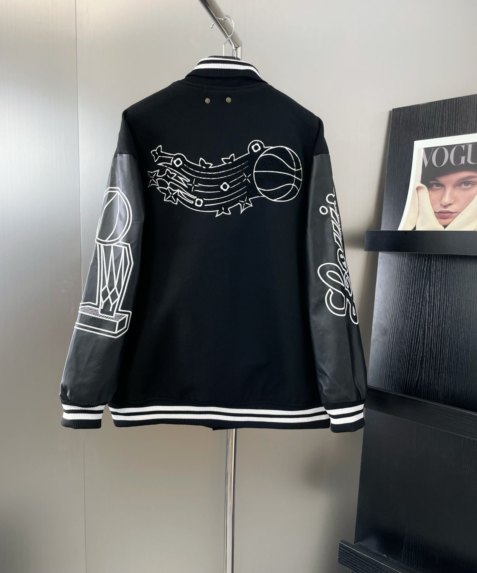1:1 New big logo black jacket