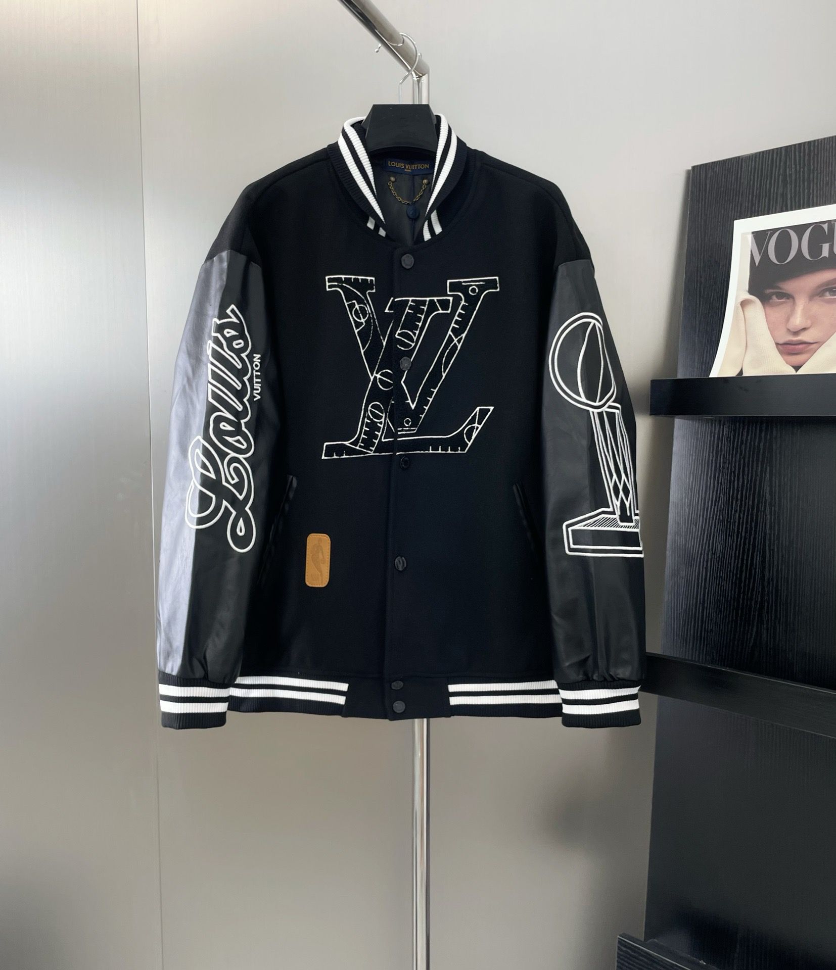 1:1 New big logo black jacket