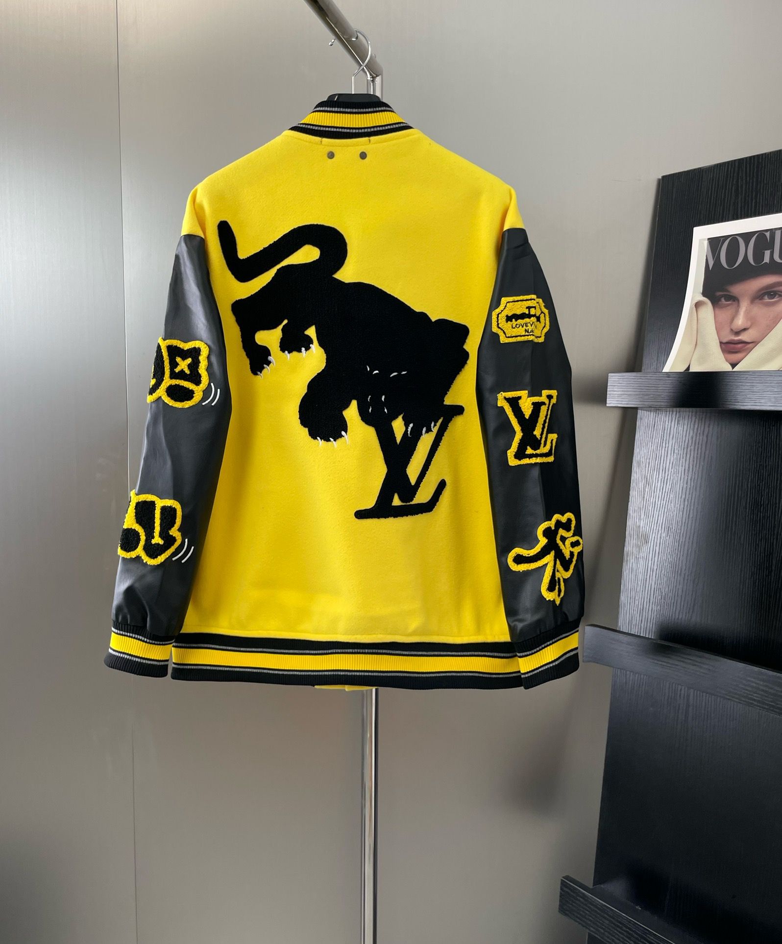 1:1 New yellow jacket