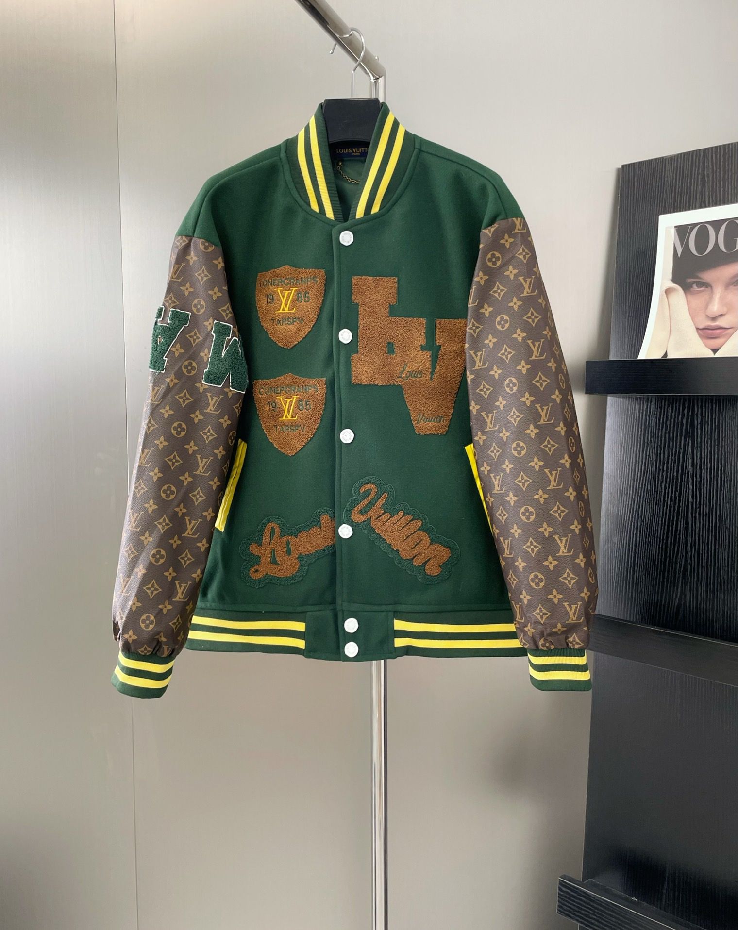 1:1 New dark green jacket