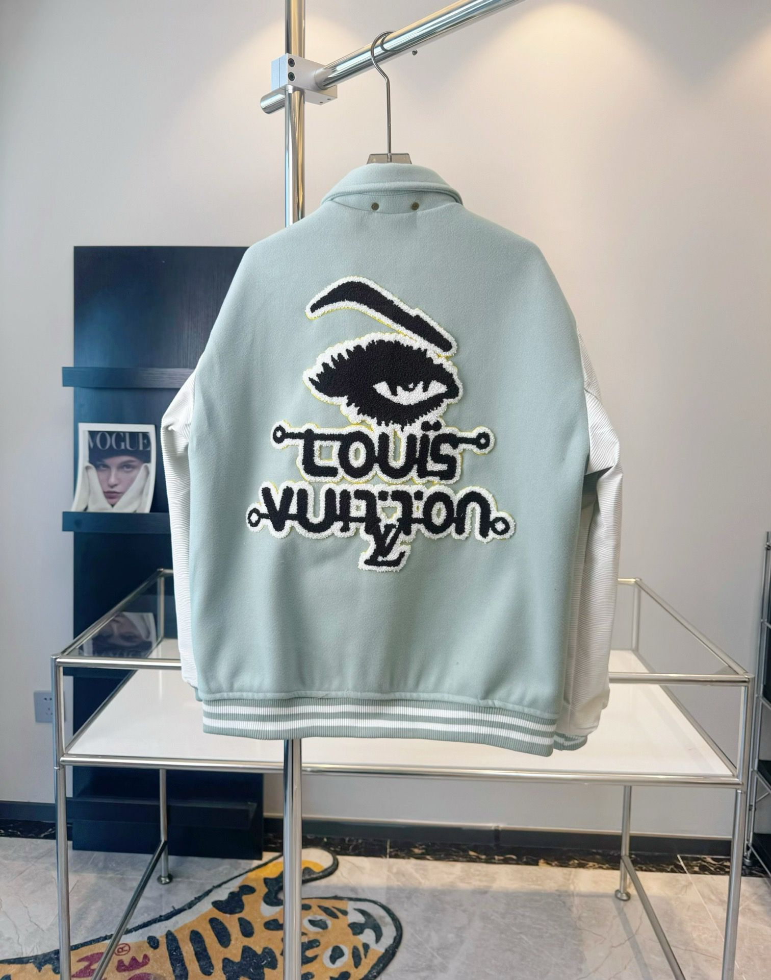 1:1 New light green jacket