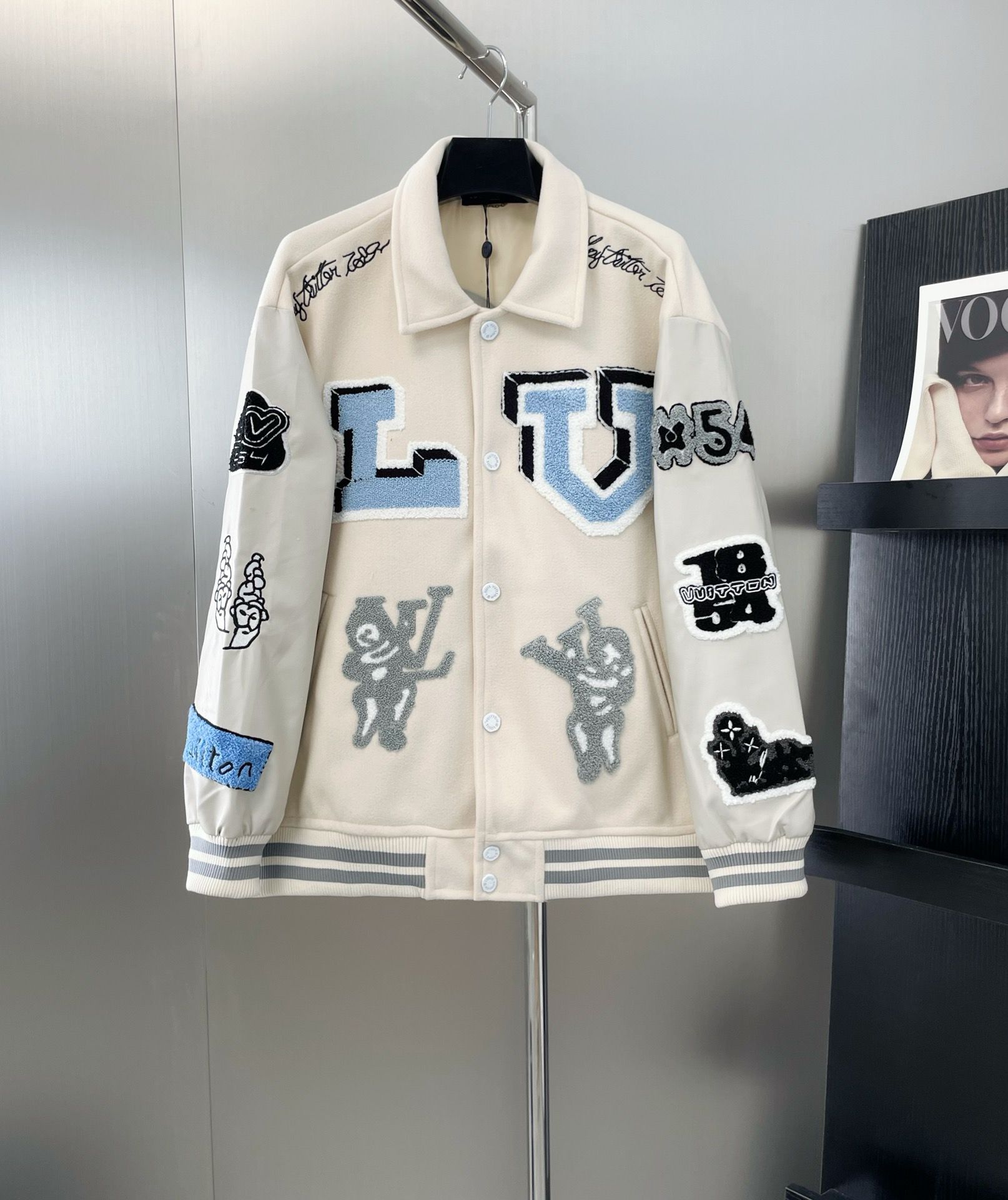 1:1 New arrival beige jacket