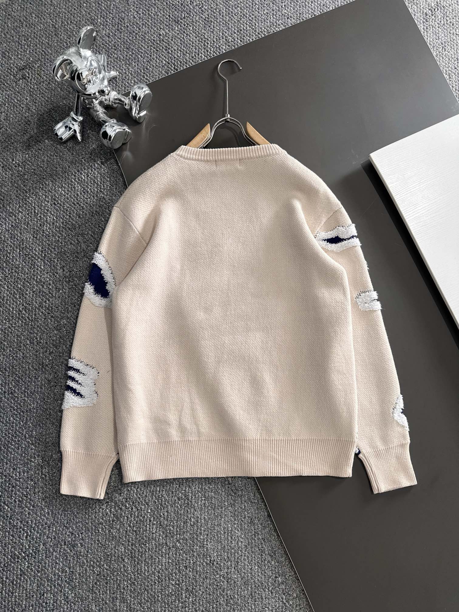 1:1 New beige horse sweater