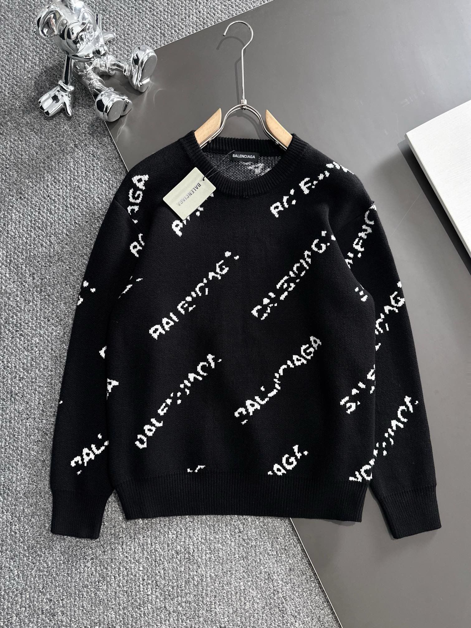 1:1 New black full logo sweater