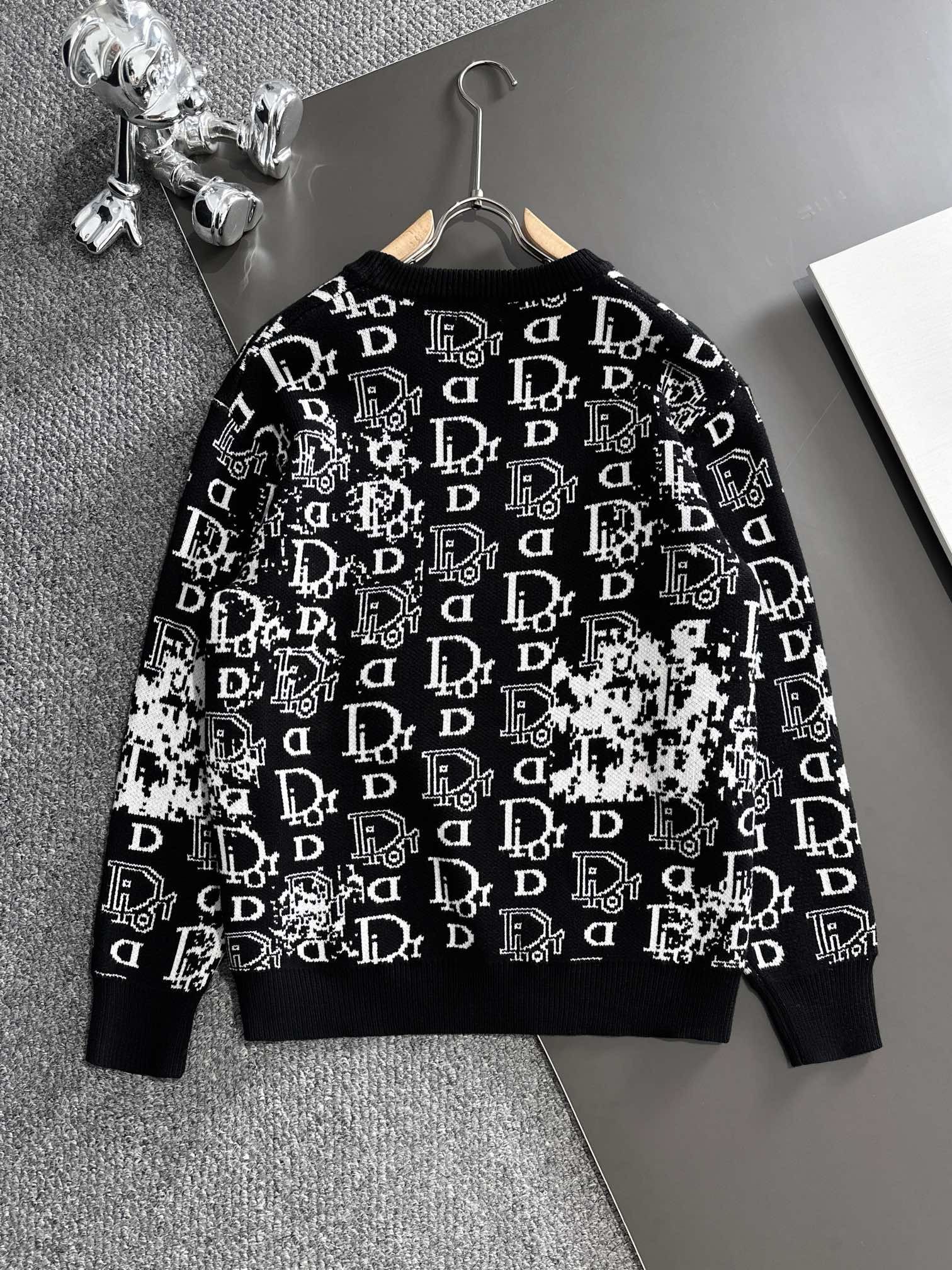 1:1 New full logo sweater