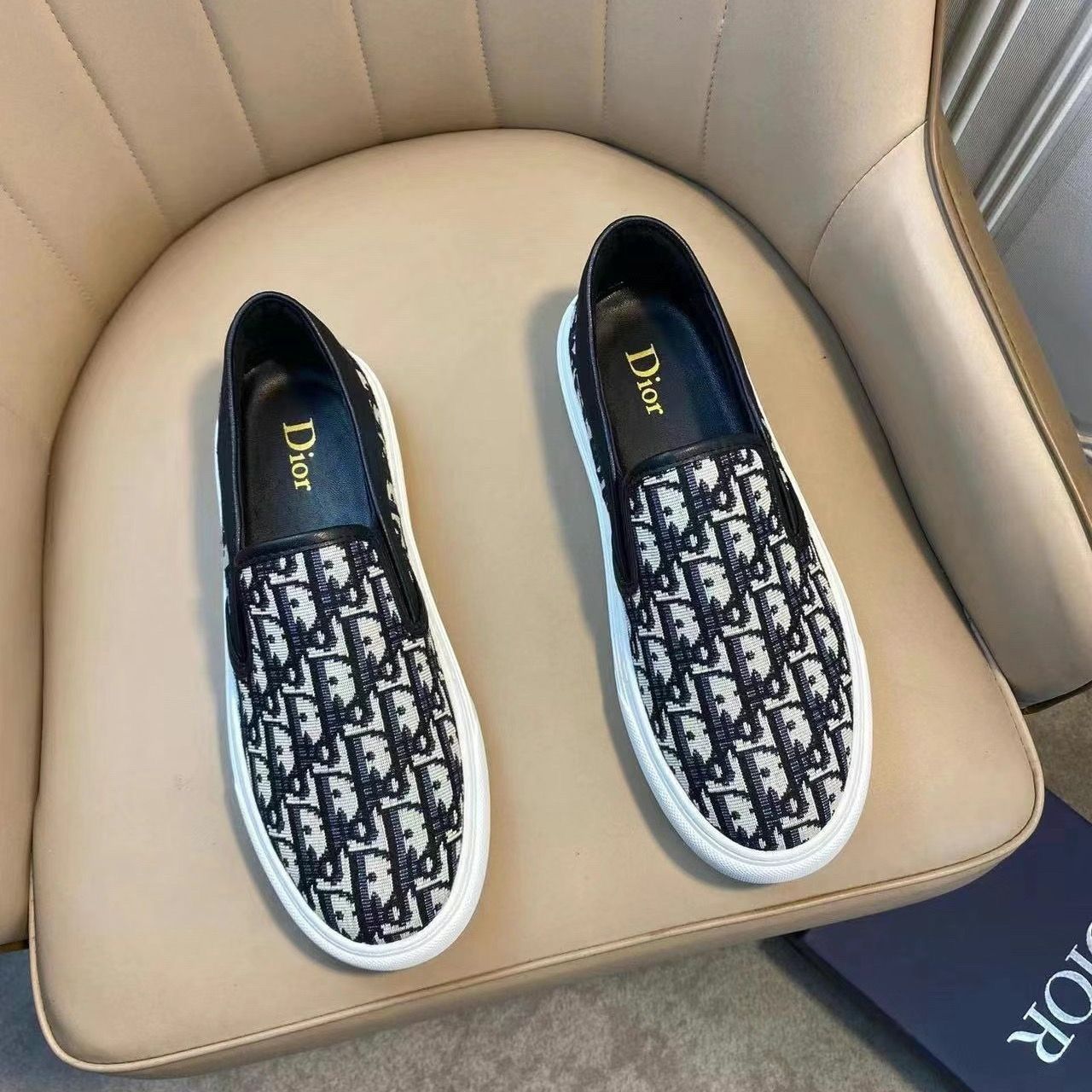 1:1 classic full logo loafer