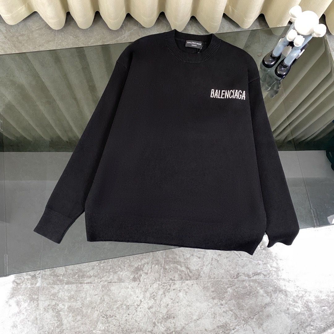 1:1 New black sweater