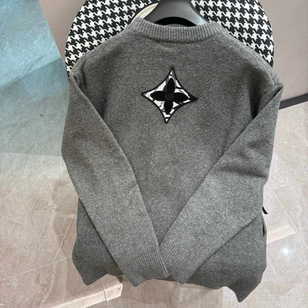 1:1 New grey sweater