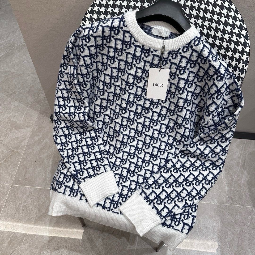 1:1 New full logo sweater