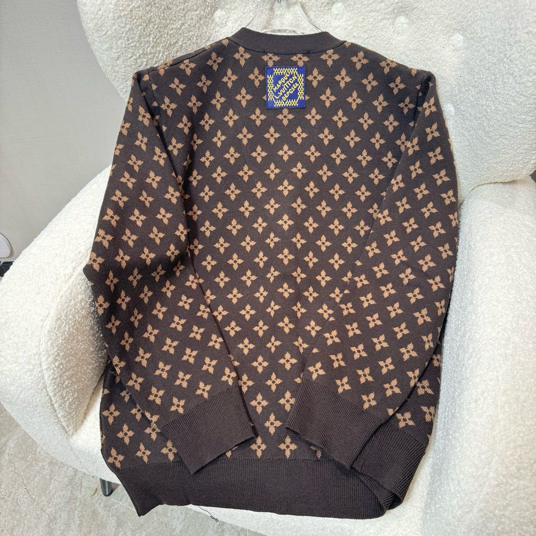 1:1 New full logo sweater