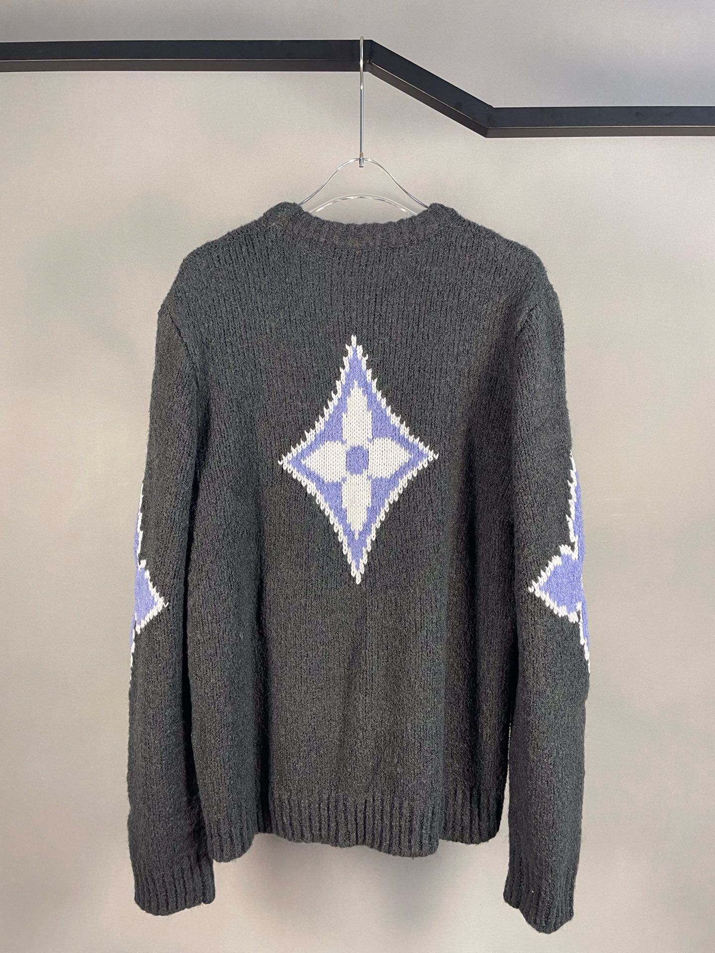 1:1 New grey sweater