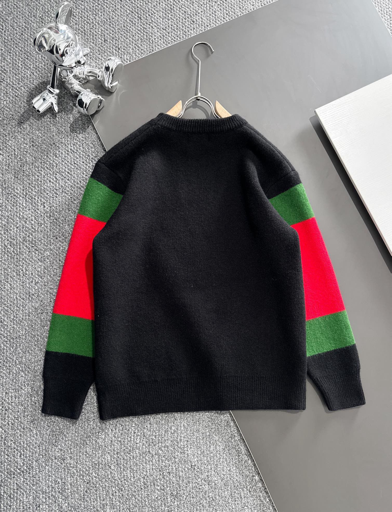 1: 1 New colorful sweater