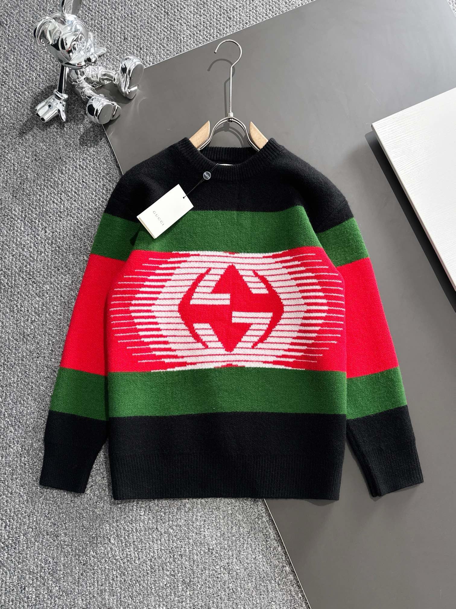 1: 1 New colorful sweater