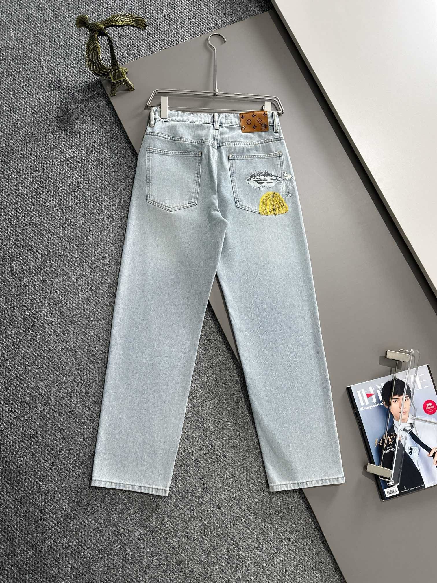 1:1 New 4 season wearing jeans