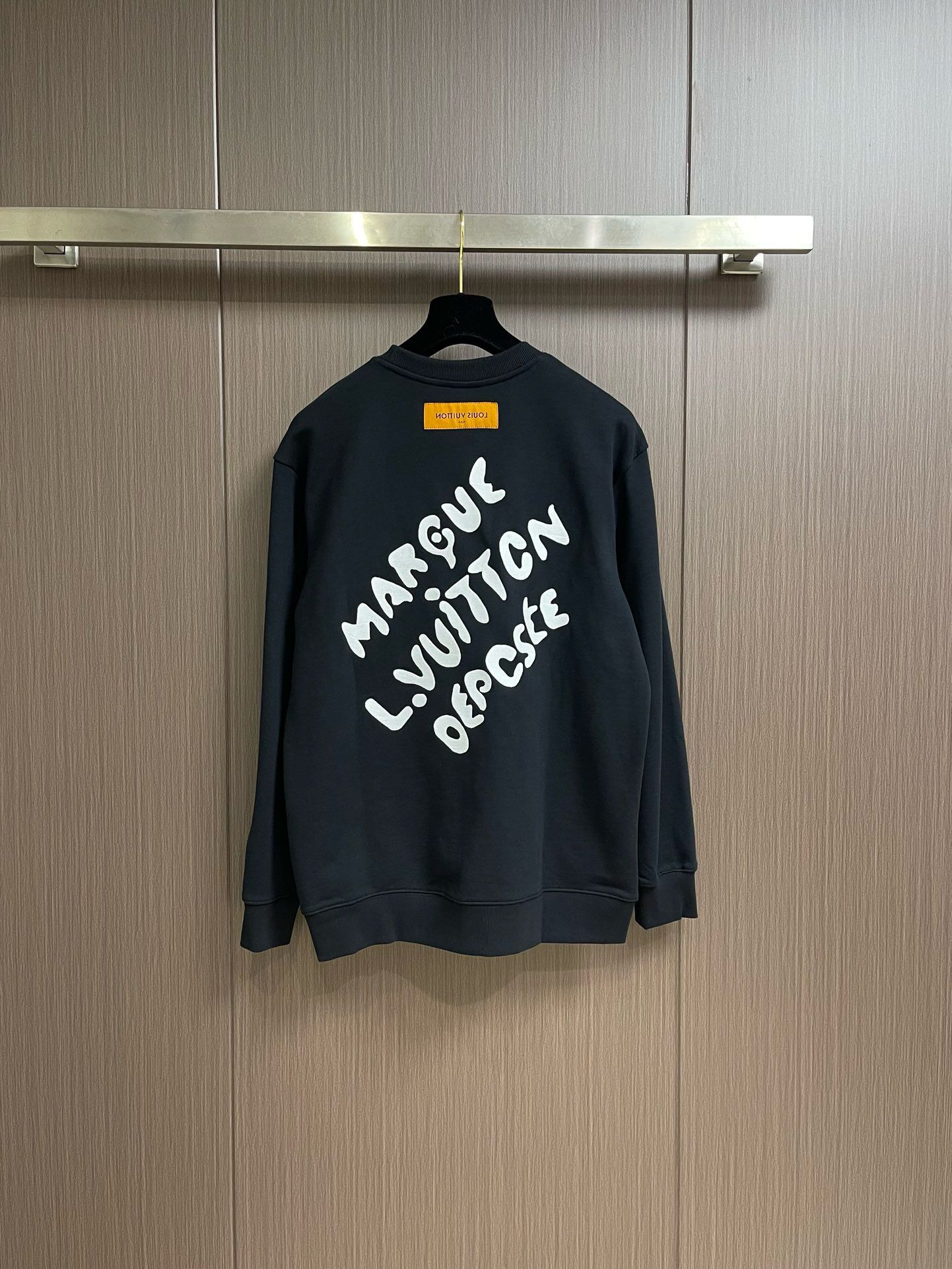 New simple crewneck