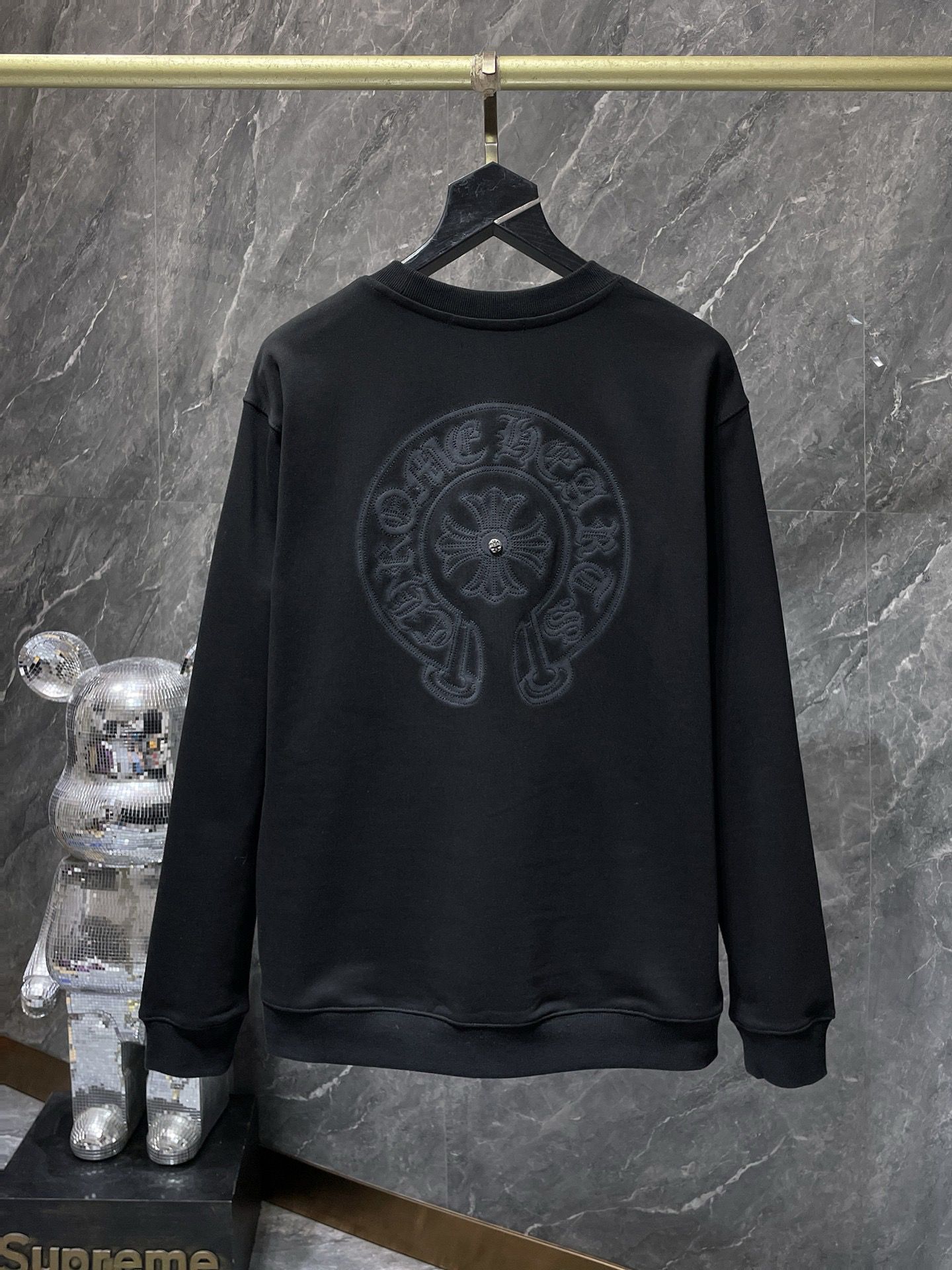 High quality metal logo crewneck