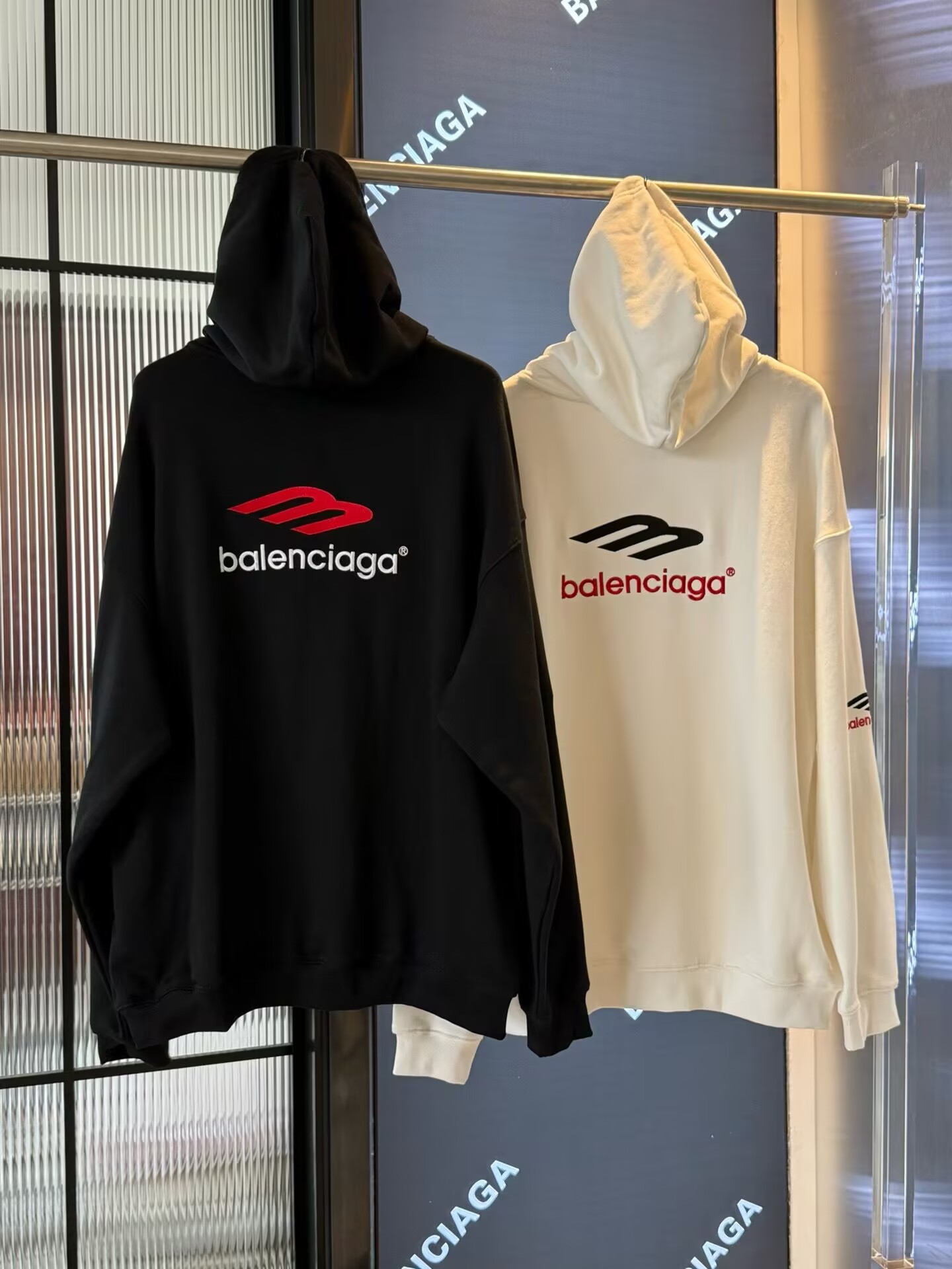 1:1 classic hoodie black and white