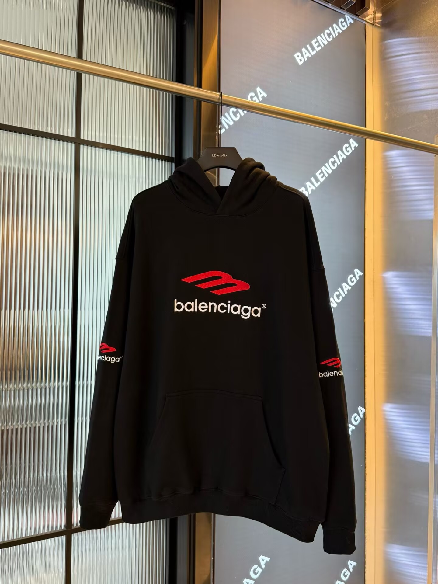 1:1 classic hoodie black and white